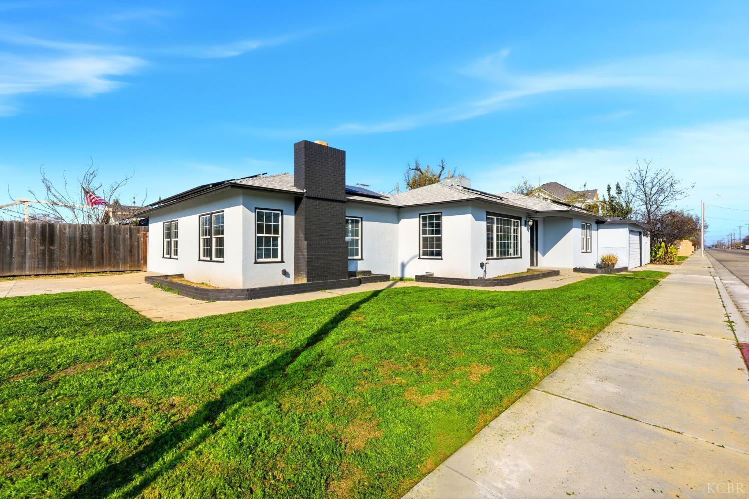 100 W Terrace Dr, Hanford, CA 93230