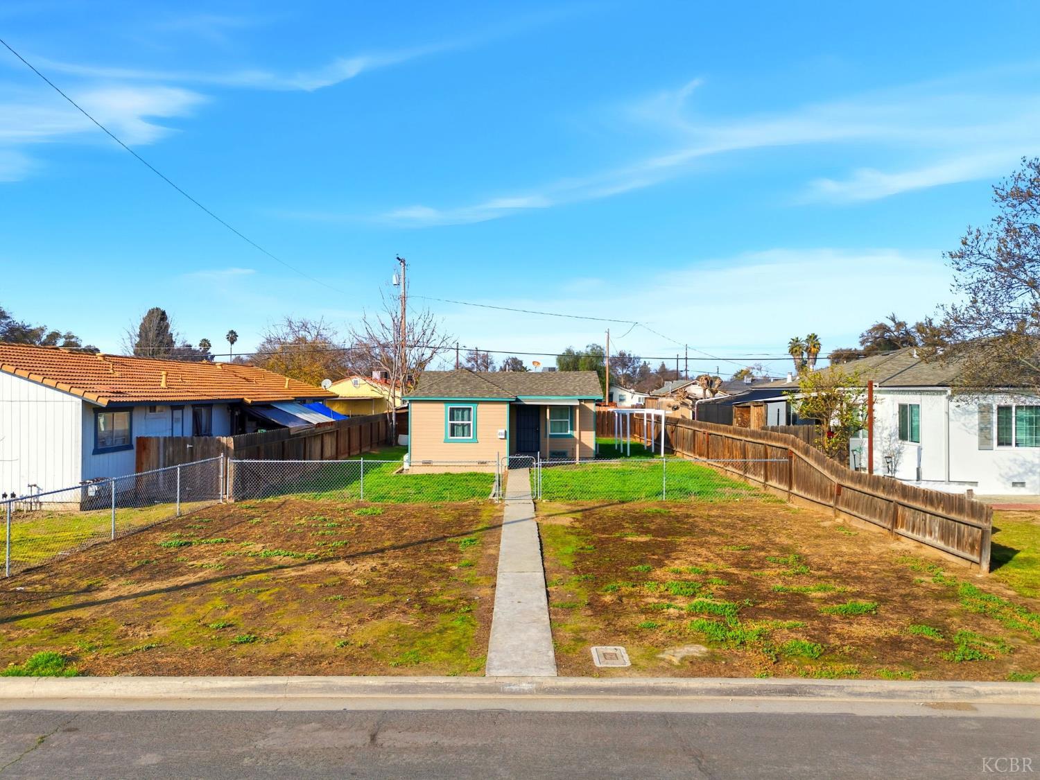 402 E Elm St, Hanford, CA 93230