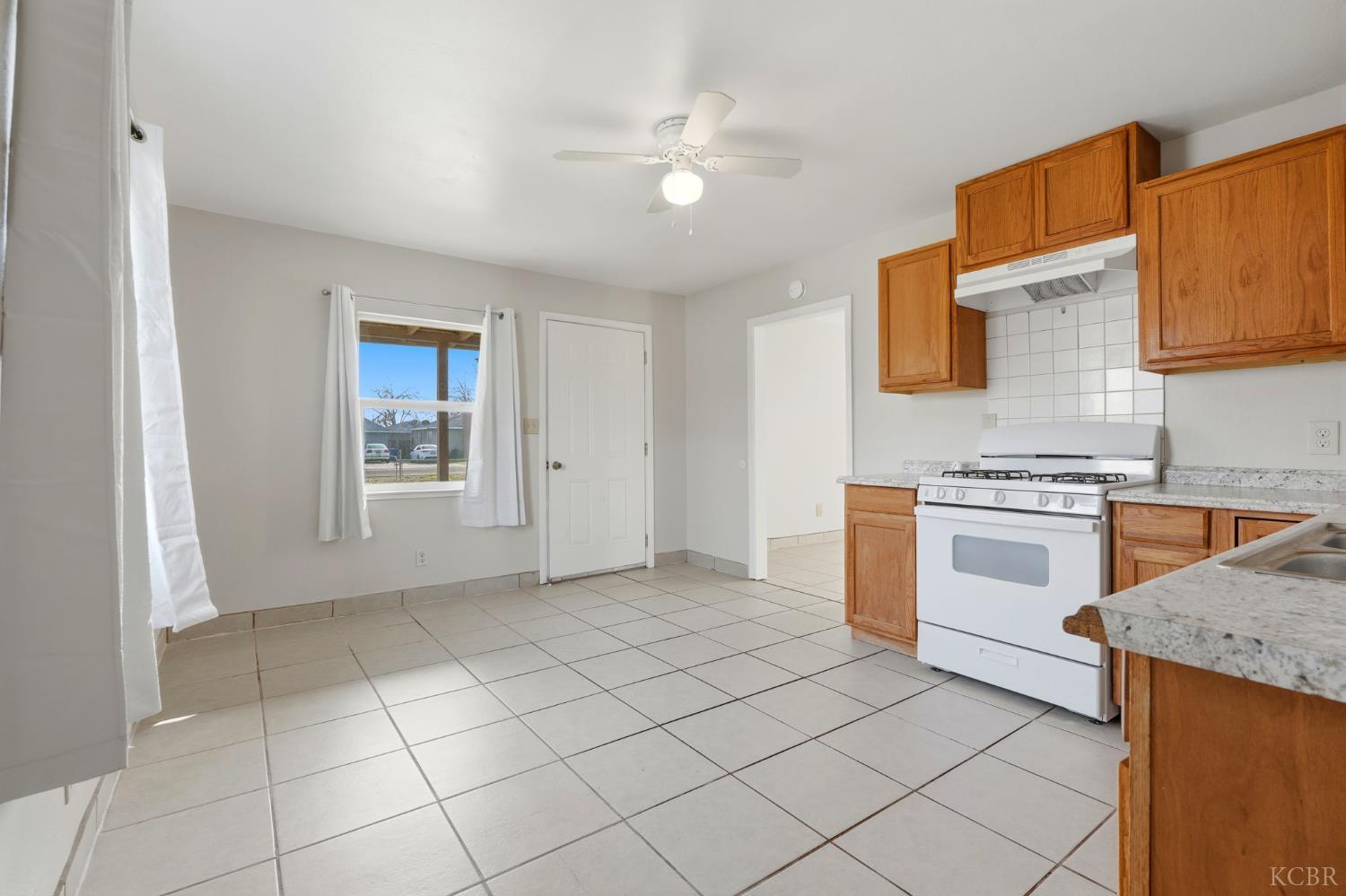 402 E Elm St, Hanford, CA 93230