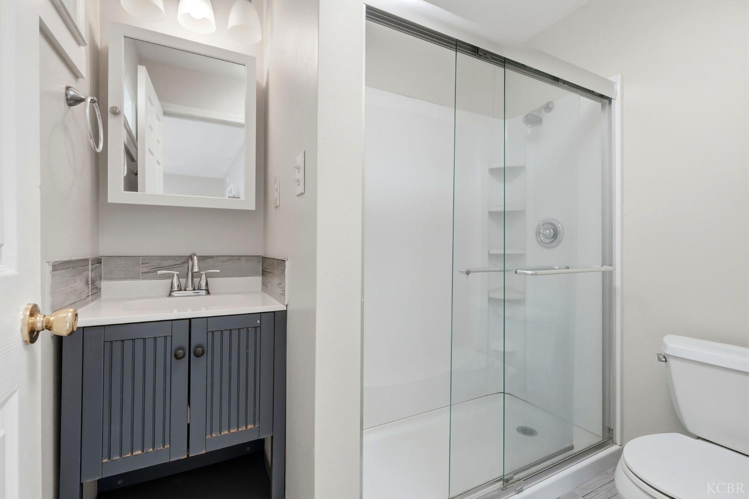 402 E Elm St, Hanford, CA 93230