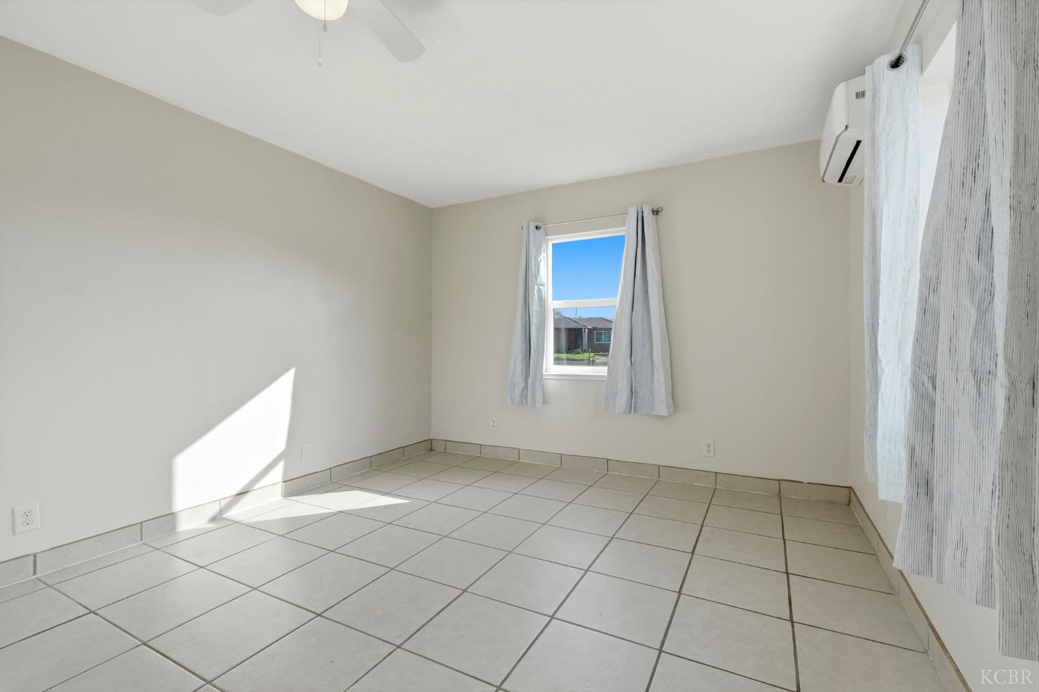 402 E Elm St, Hanford, CA 93230