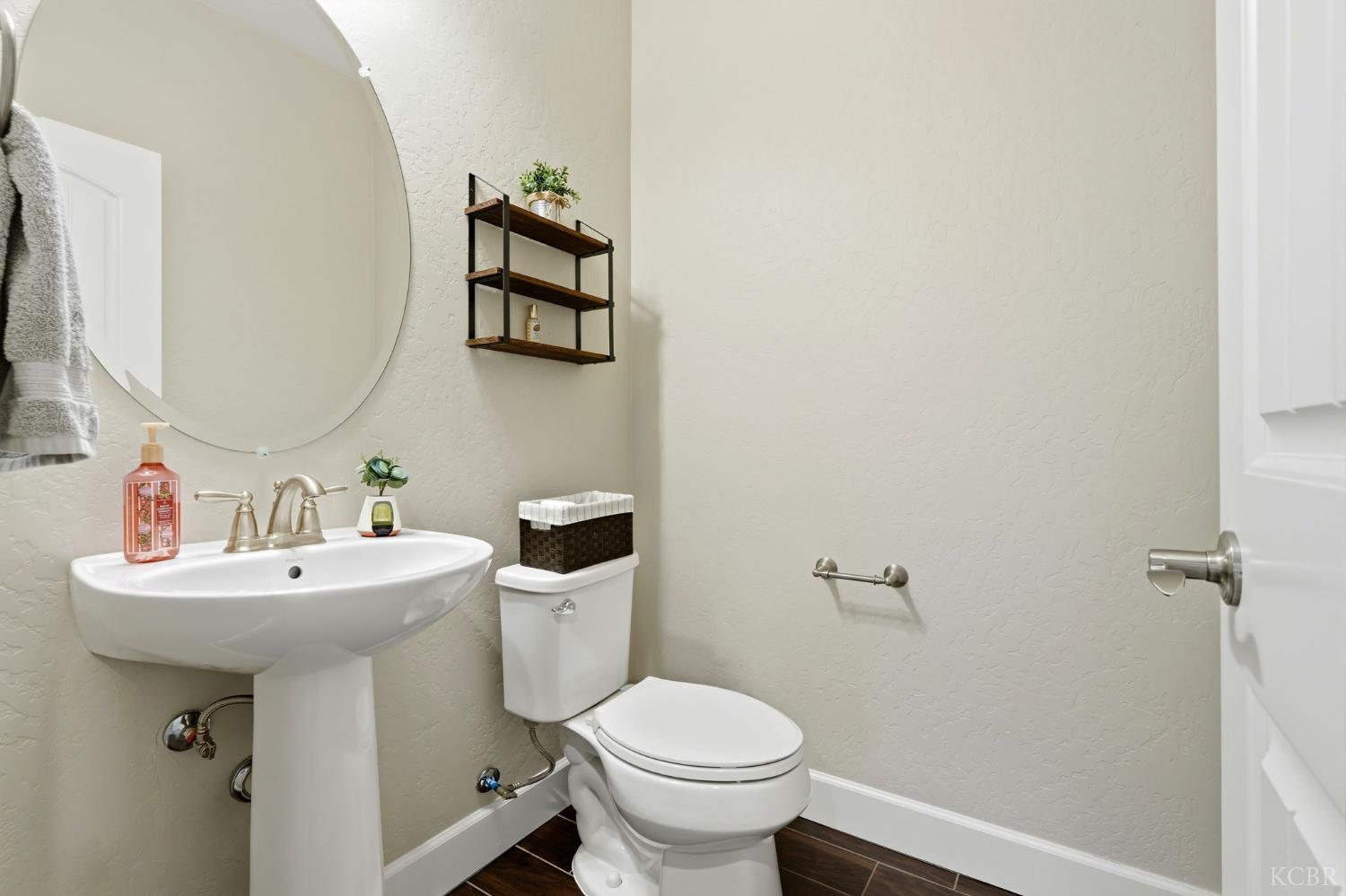 3262 N Morning Dove Ln, Hanford, CA 93230