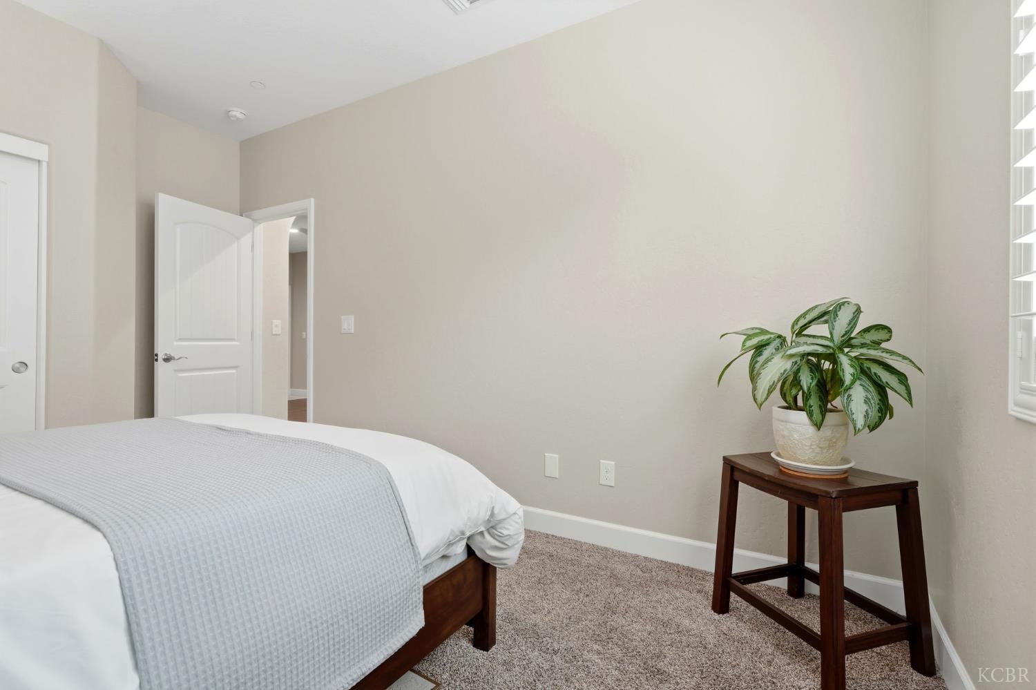 3262 N Morning Dove Ln, Hanford, CA 93230