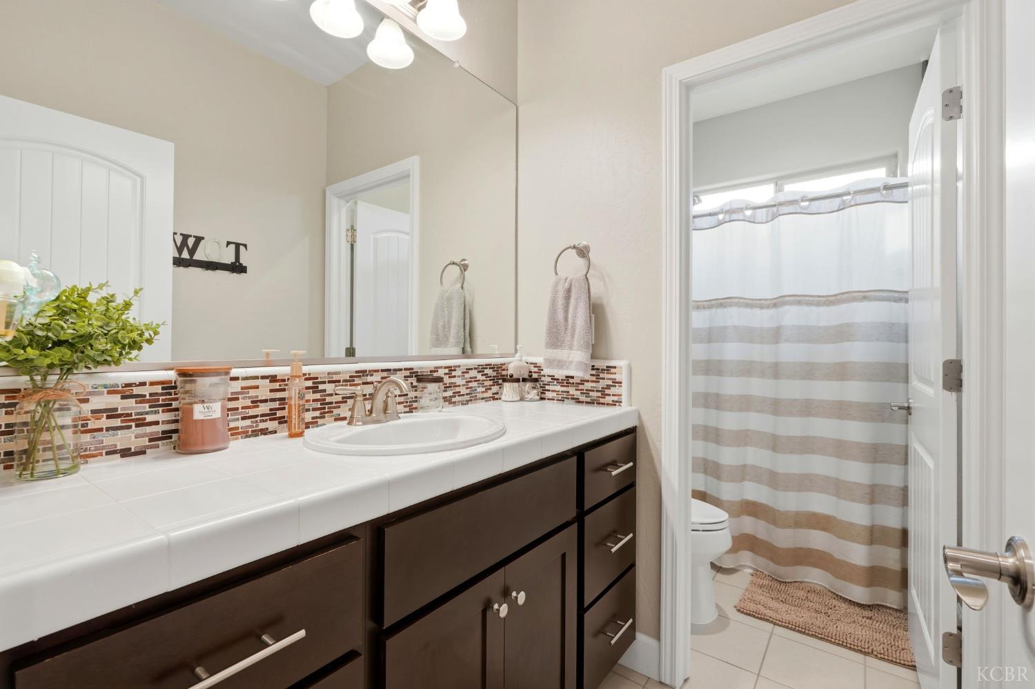 3262 N Morning Dove Ln, Hanford, CA 93230