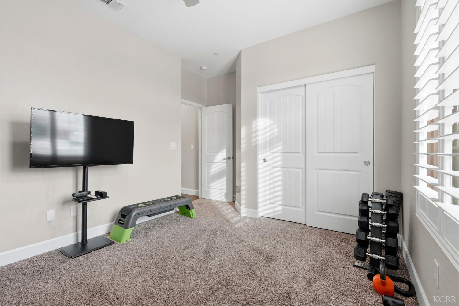 3262 N Morning Dove Ln, Hanford, CA 93230