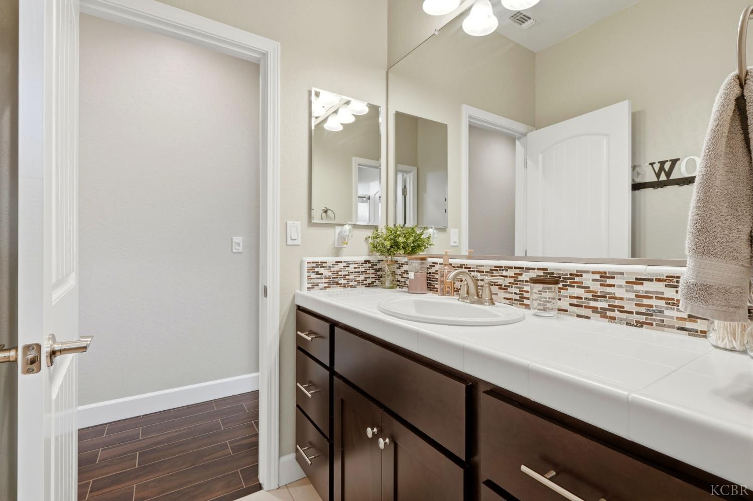 3262 N Morning Dove Ln, Hanford, CA 93230