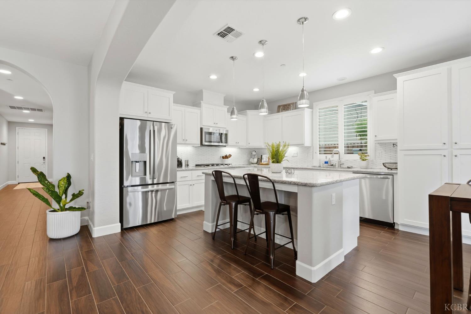 3262 N Morning Dove Ln, Hanford, CA 93230