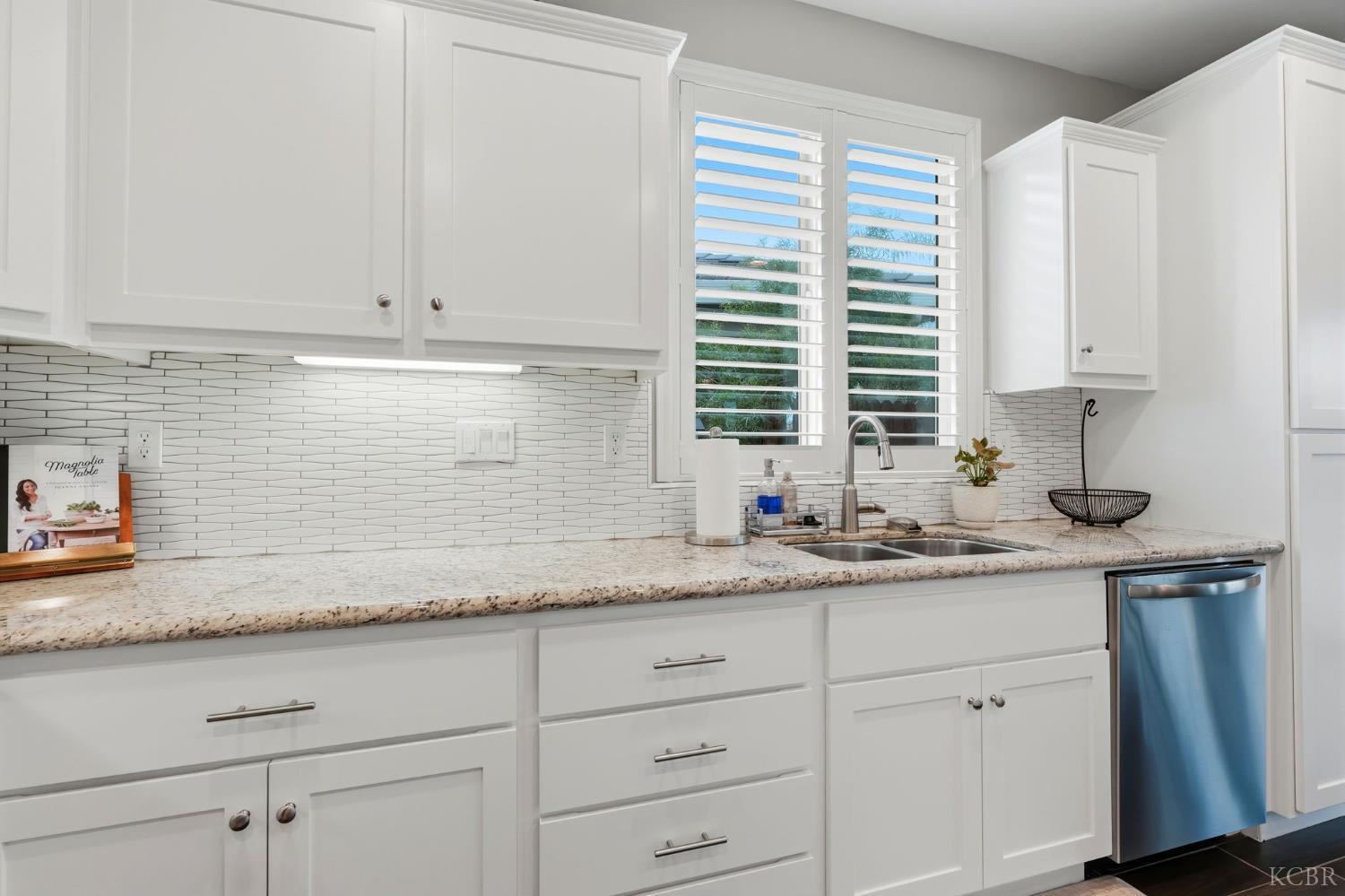 3262 N Morning Dove Ln, Hanford, CA 93230