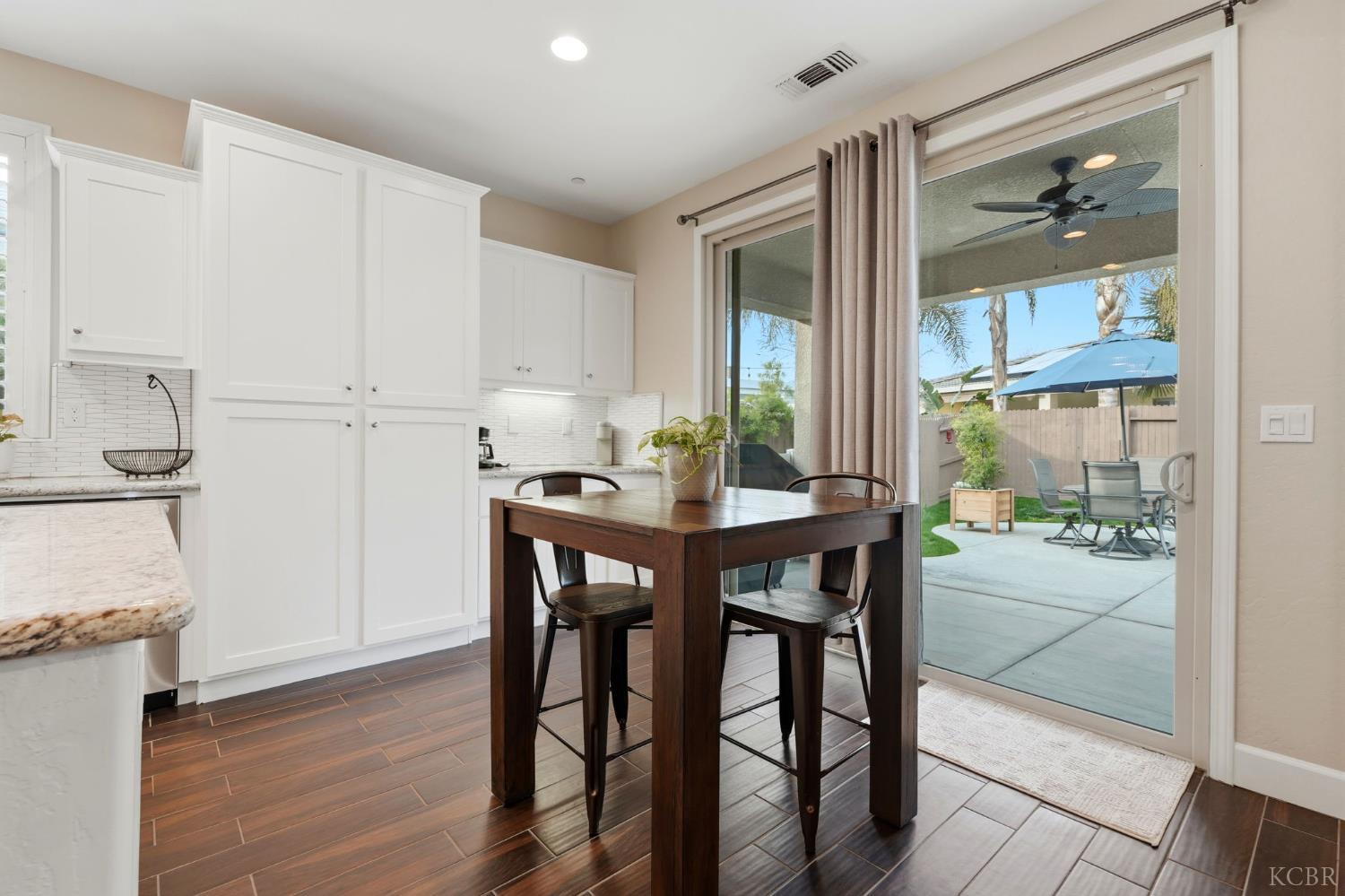 3262 N Morning Dove Ln, Hanford, CA 93230