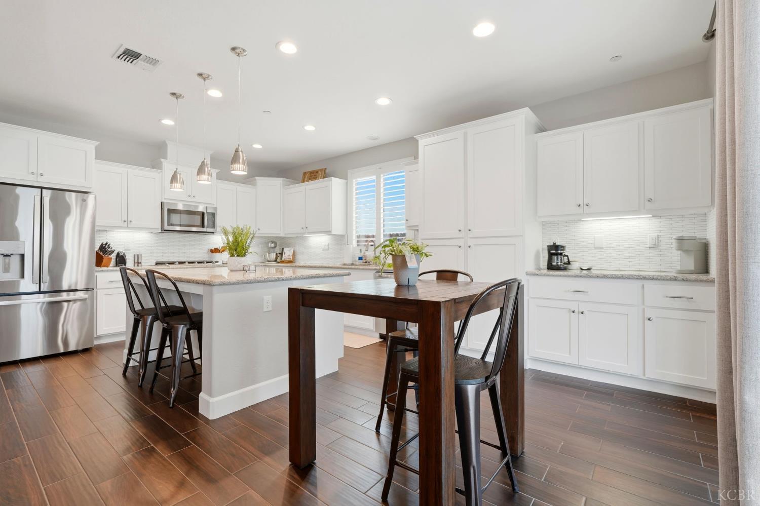 3262 N Morning Dove Ln, Hanford, CA 93230