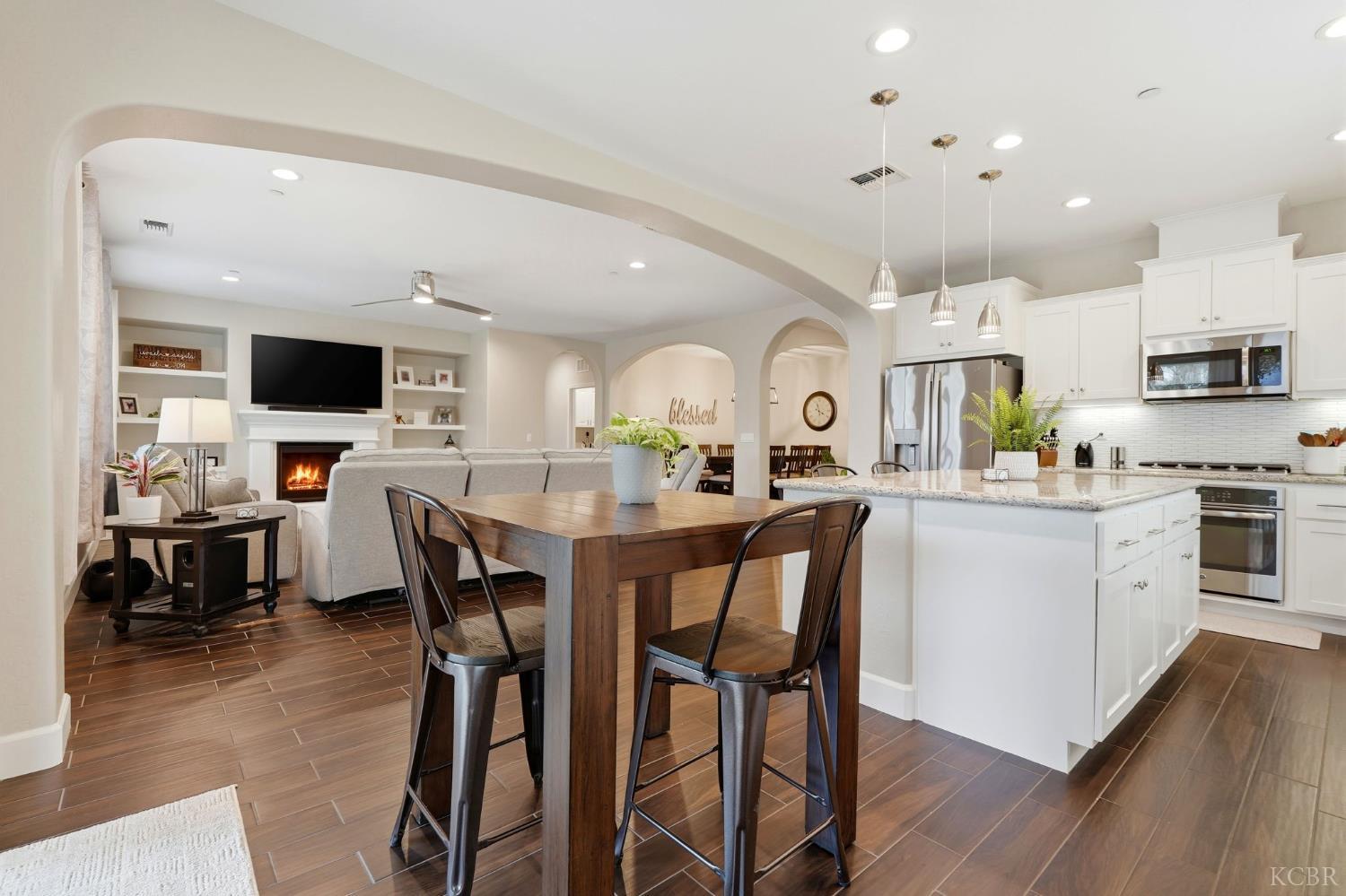 3262 N Morning Dove Ln, Hanford, CA 93230