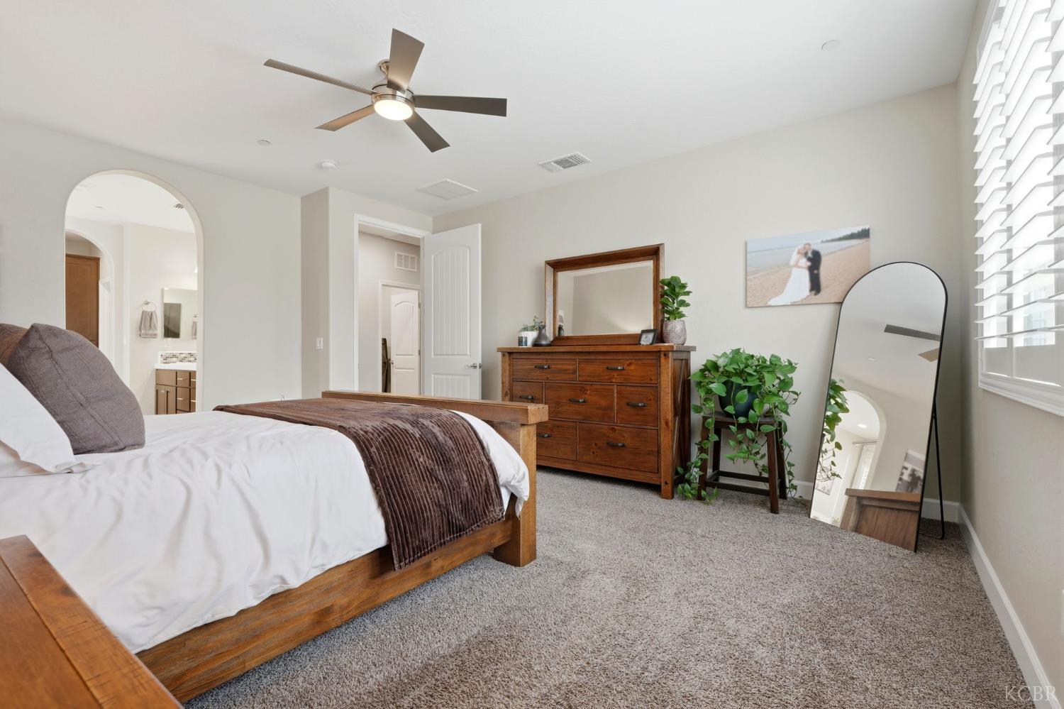 3262 N Morning Dove Ln, Hanford, CA 93230