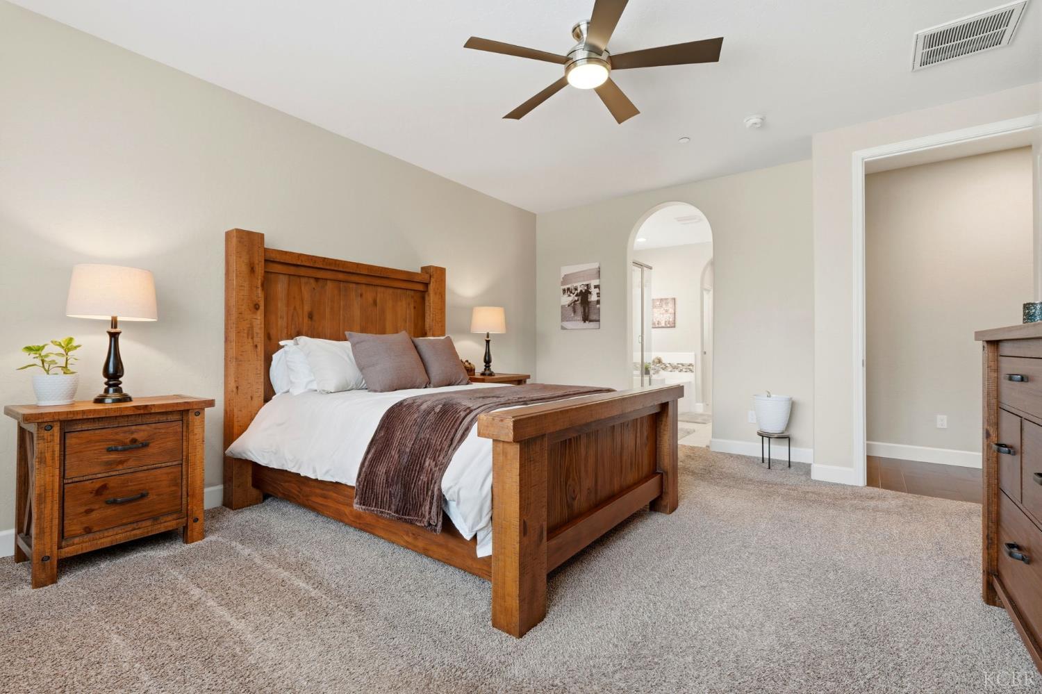 3262 N Morning Dove Ln, Hanford, CA 93230