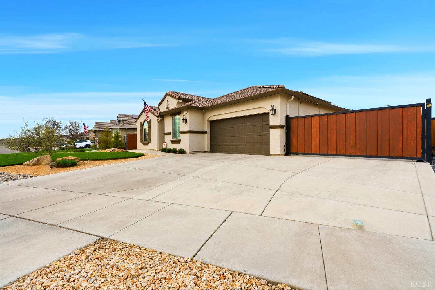 3262 N Morning Dove Ln, Hanford, CA 93230