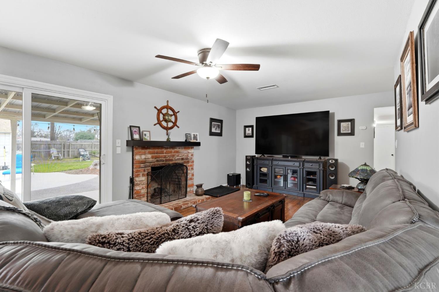 129 W Terrace Dr, Hanford, CA 93230