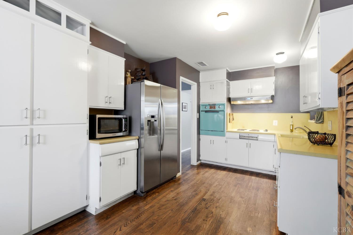 129 W Terrace Dr, Hanford, CA 93230