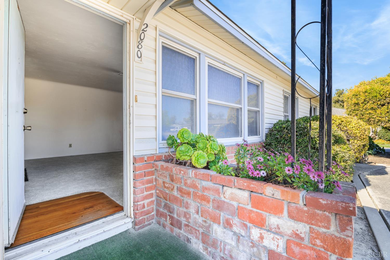 2080 McKinley Ave, Hanford, CA 93230