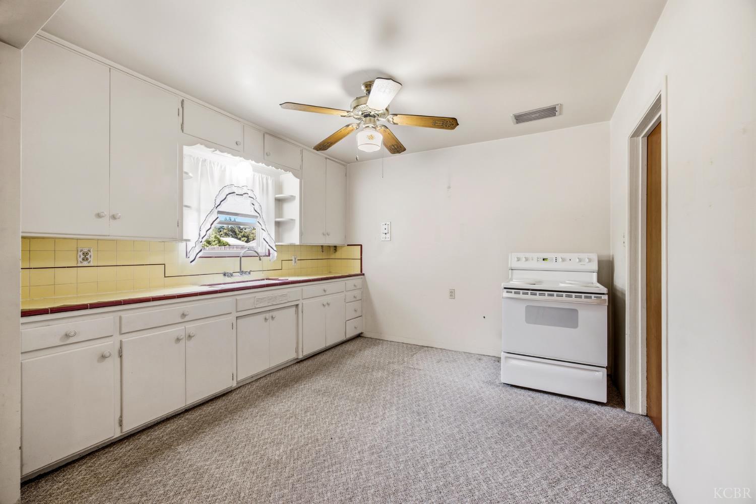 2080 McKinley Ave, Hanford, CA 93230