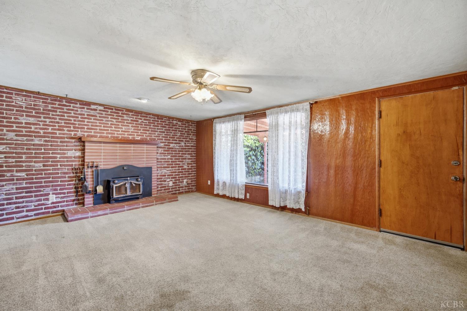 2080 McKinley Ave, Hanford, CA 93230