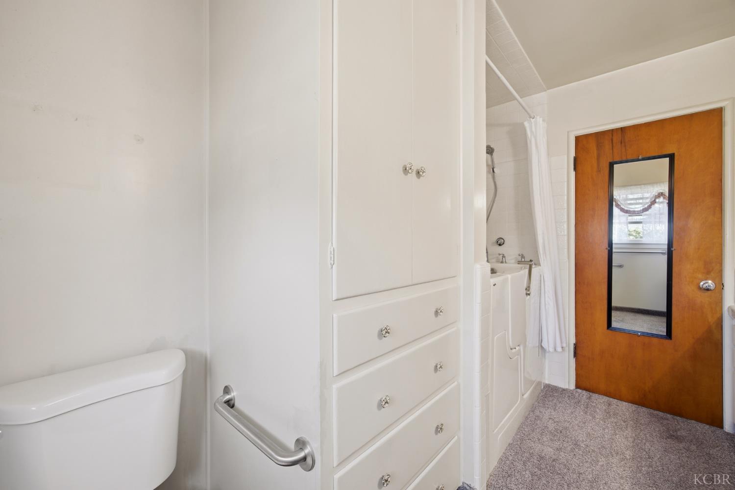 2080 McKinley Ave, Hanford, CA 93230