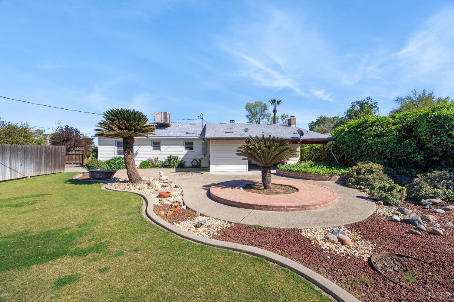 2080 McKinley Ave, Hanford, CA 93230