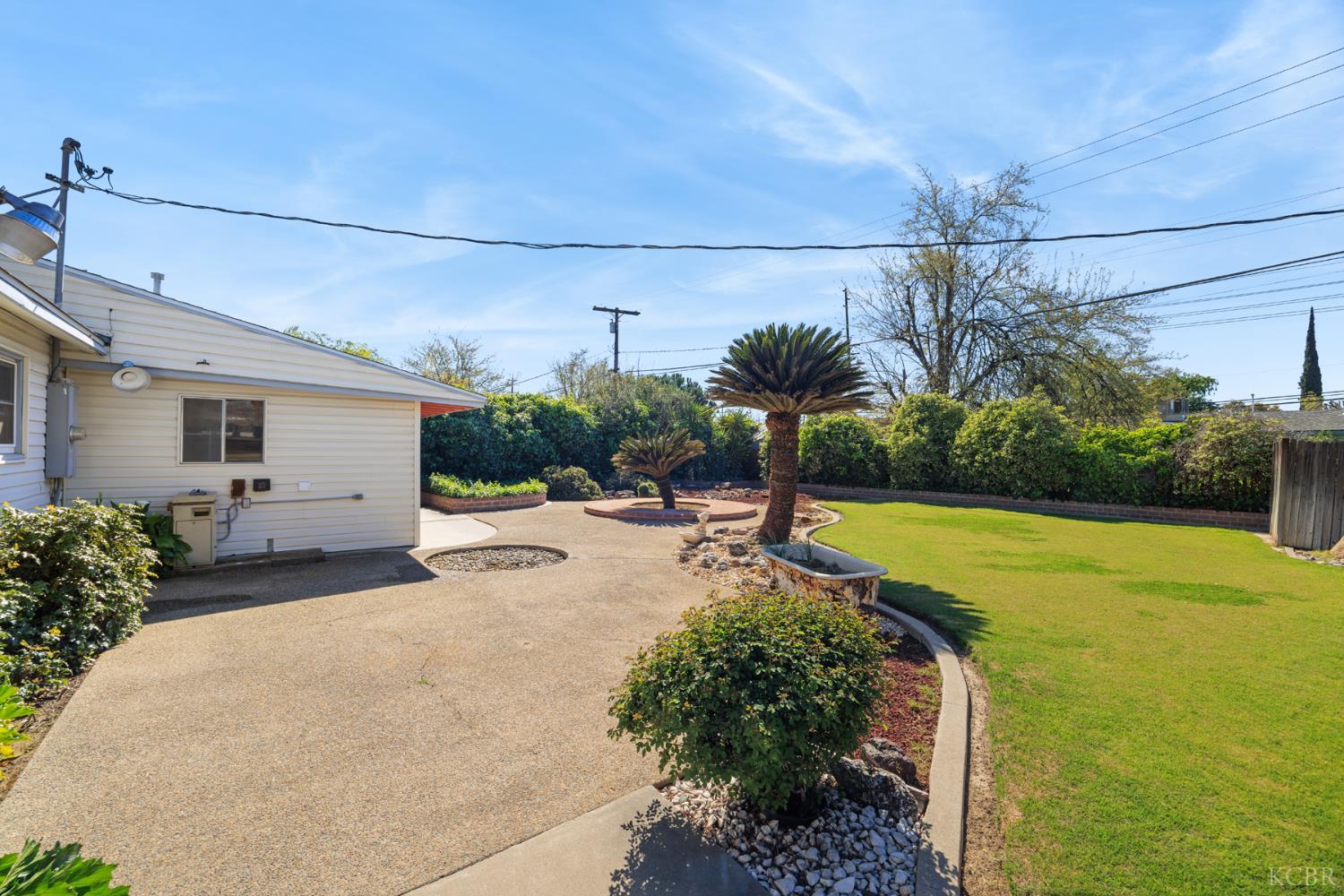 2080 McKinley Ave, Hanford, CA 93230