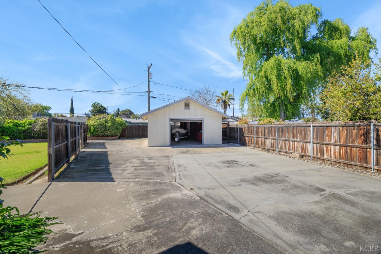 2080 McKinley Ave, Hanford, CA 93230