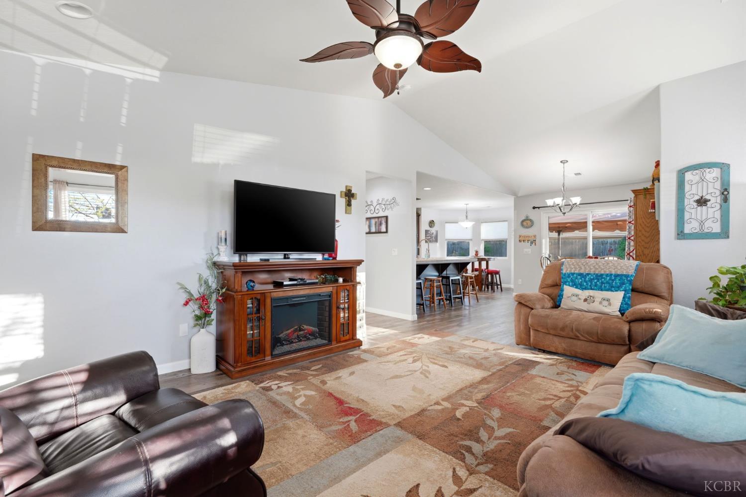 1431 W Ambassador Way, Hanford, CA 93230