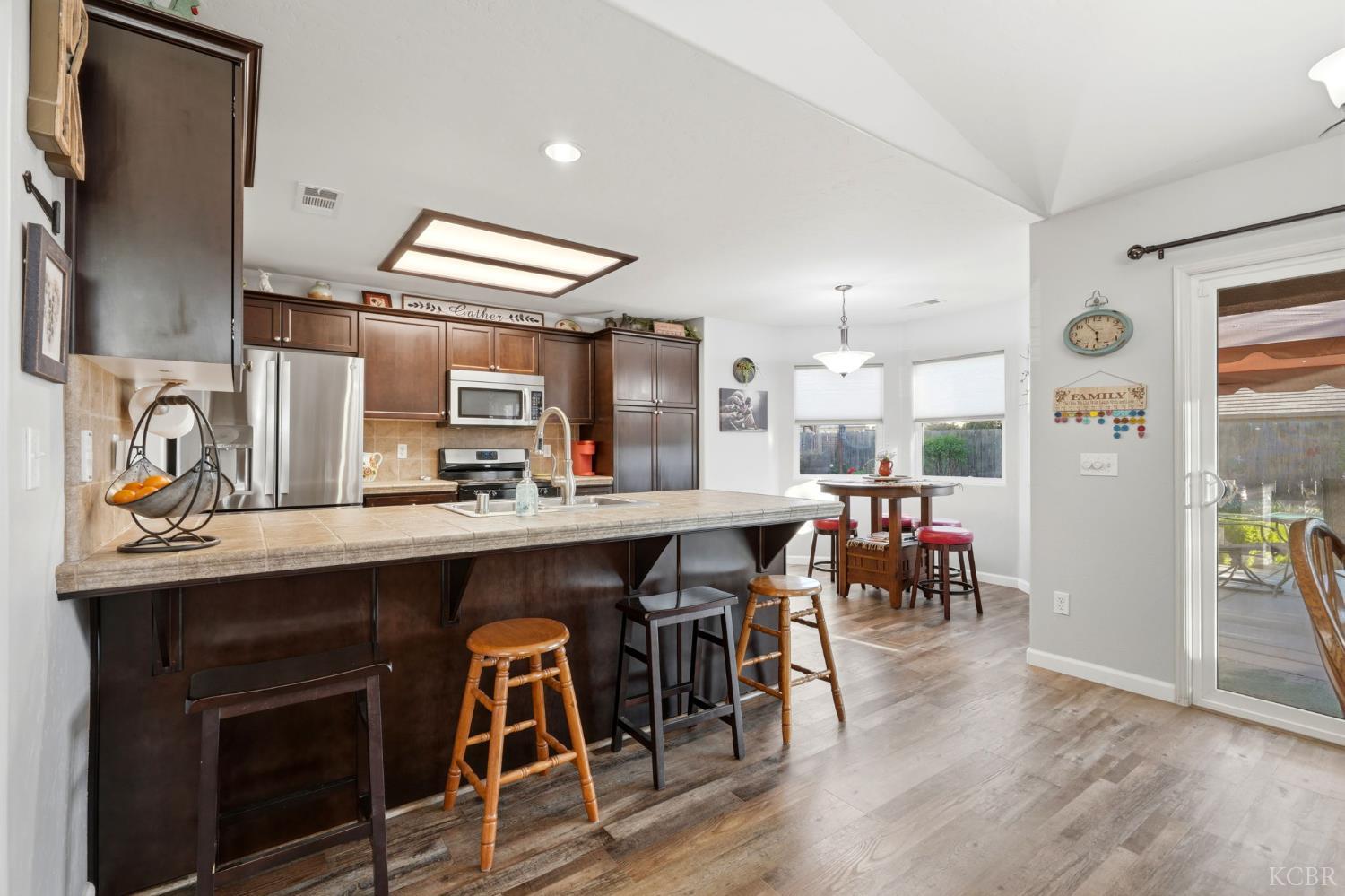 1431 W Ambassador Way, Hanford, CA 93230