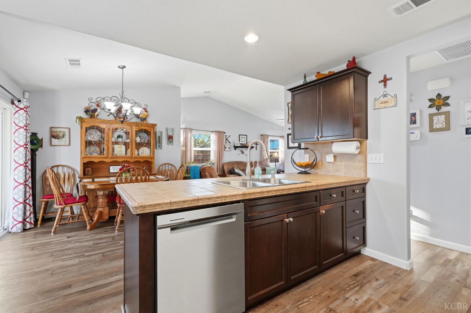 1431 W Ambassador Way, Hanford, CA 93230