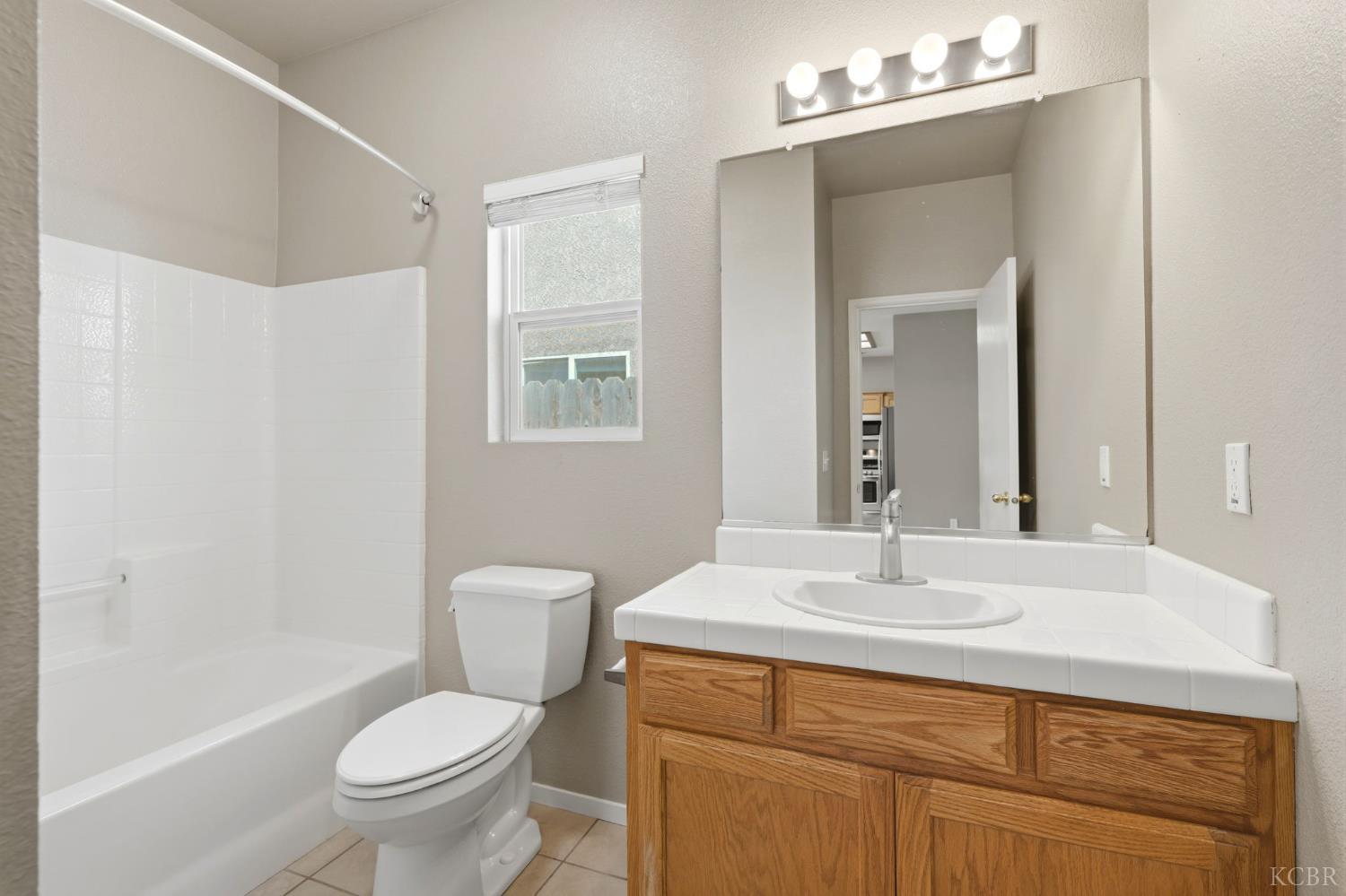 1788 W Rio Hondo Ct, Hanford, CA 93230