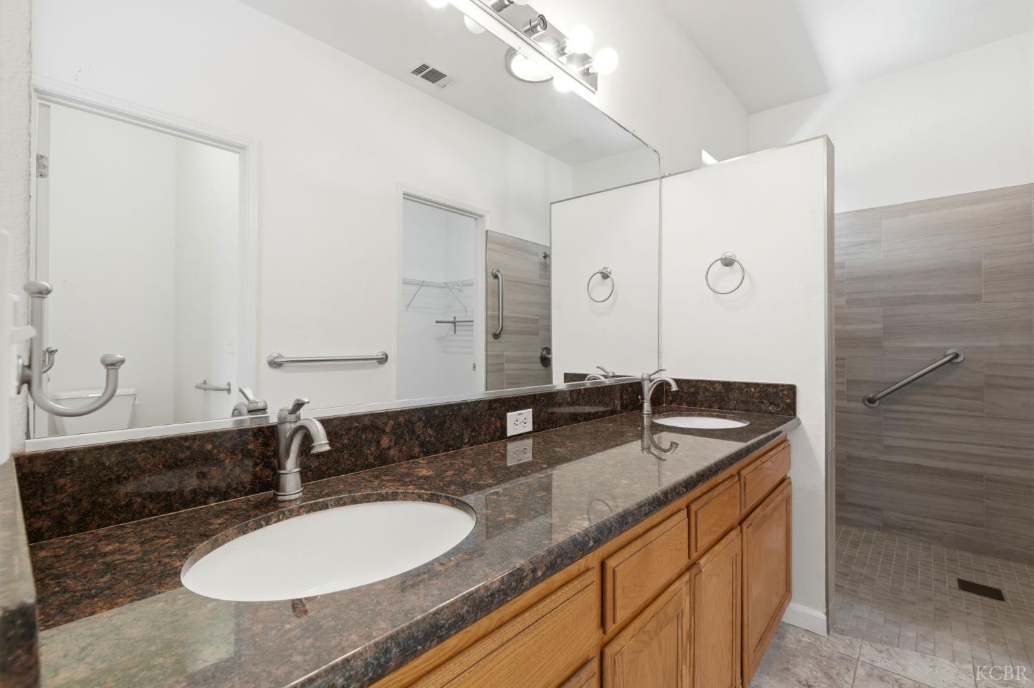 1788 W Rio Hondo Ct, Hanford, CA 93230