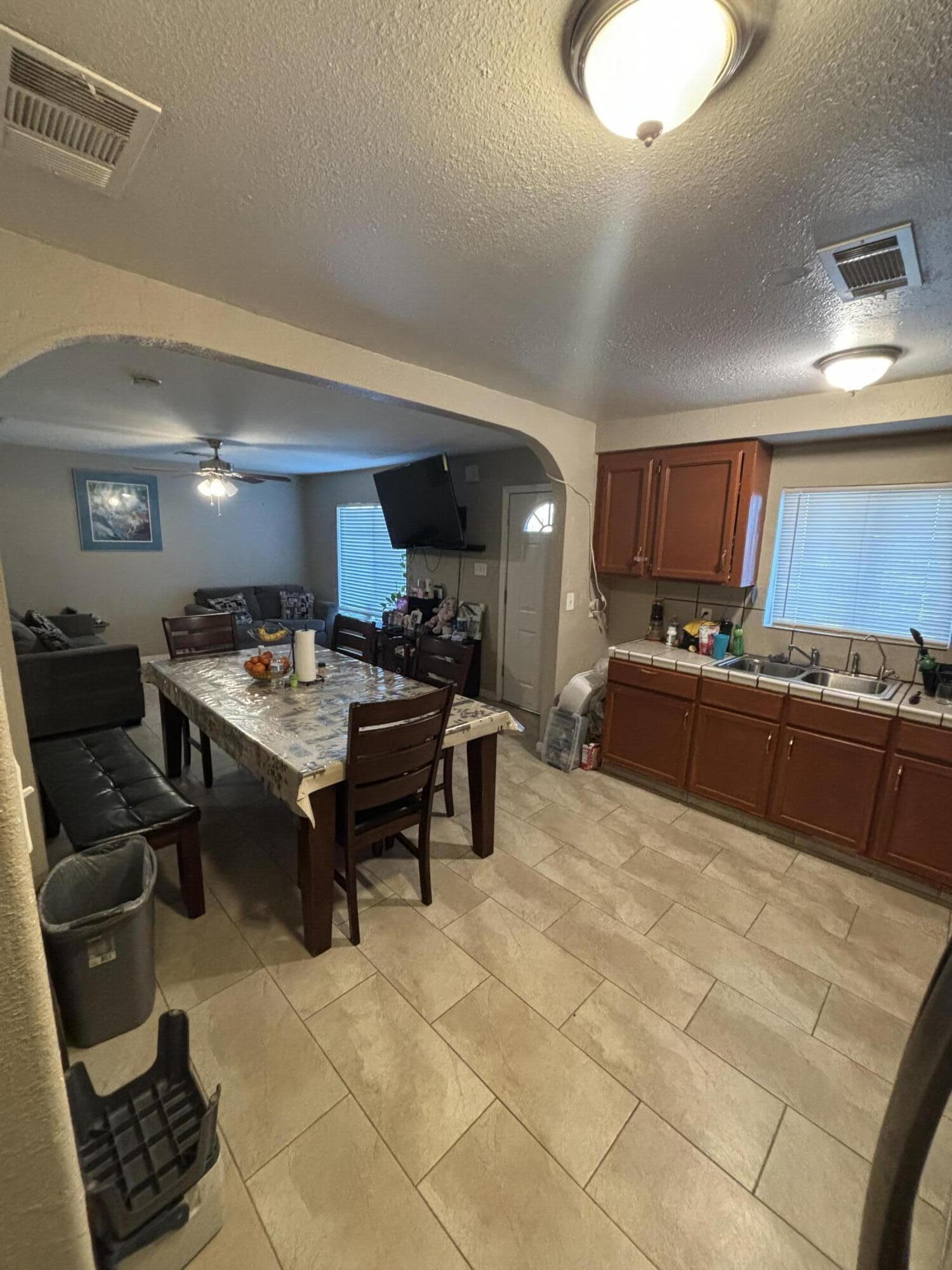 148 Walnut St, Hanford, CA 93230