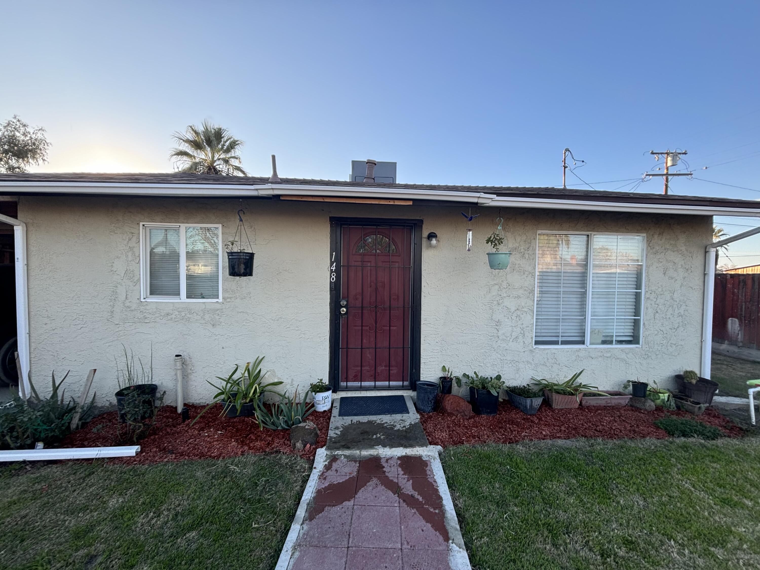 148 Walnut St, Hanford, CA 93230