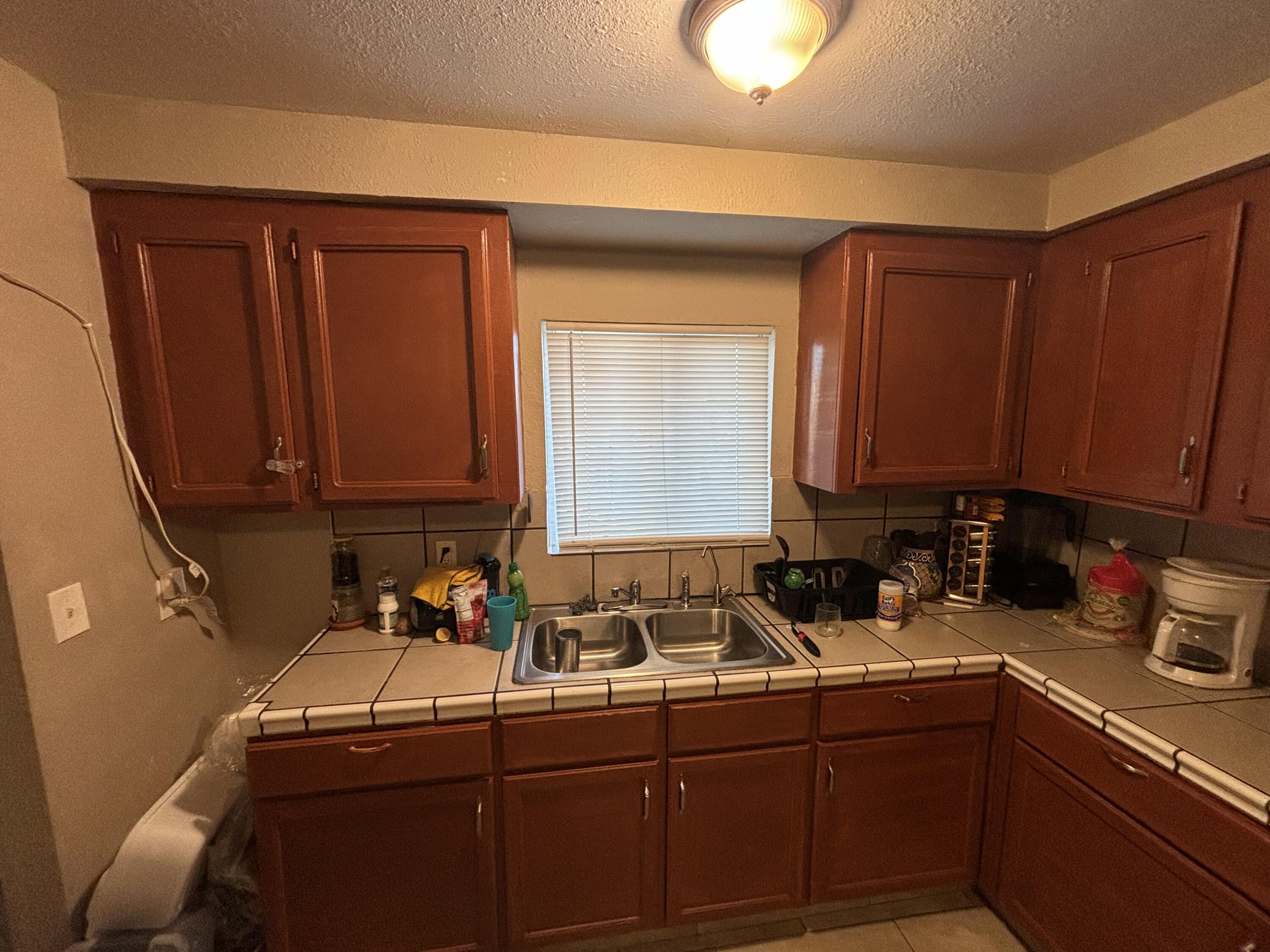 148 Walnut St, Hanford, CA 93230