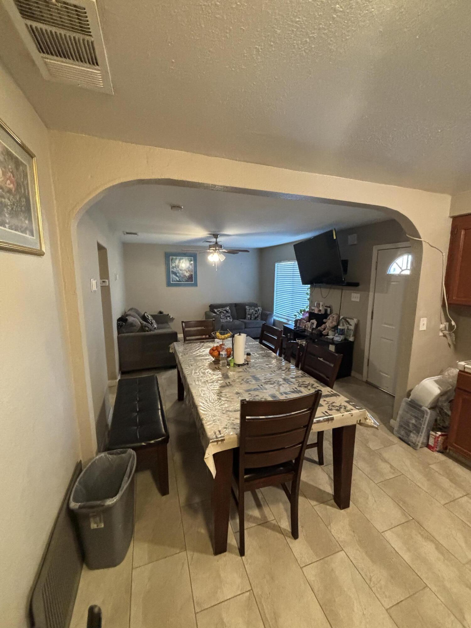 148 Walnut St, Hanford, CA 93230