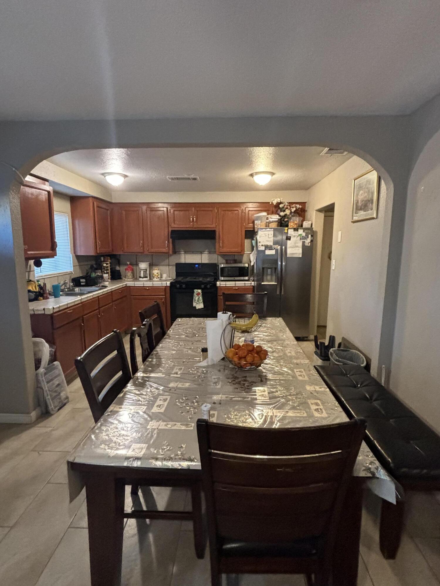 148 Walnut St, Hanford, CA 93230