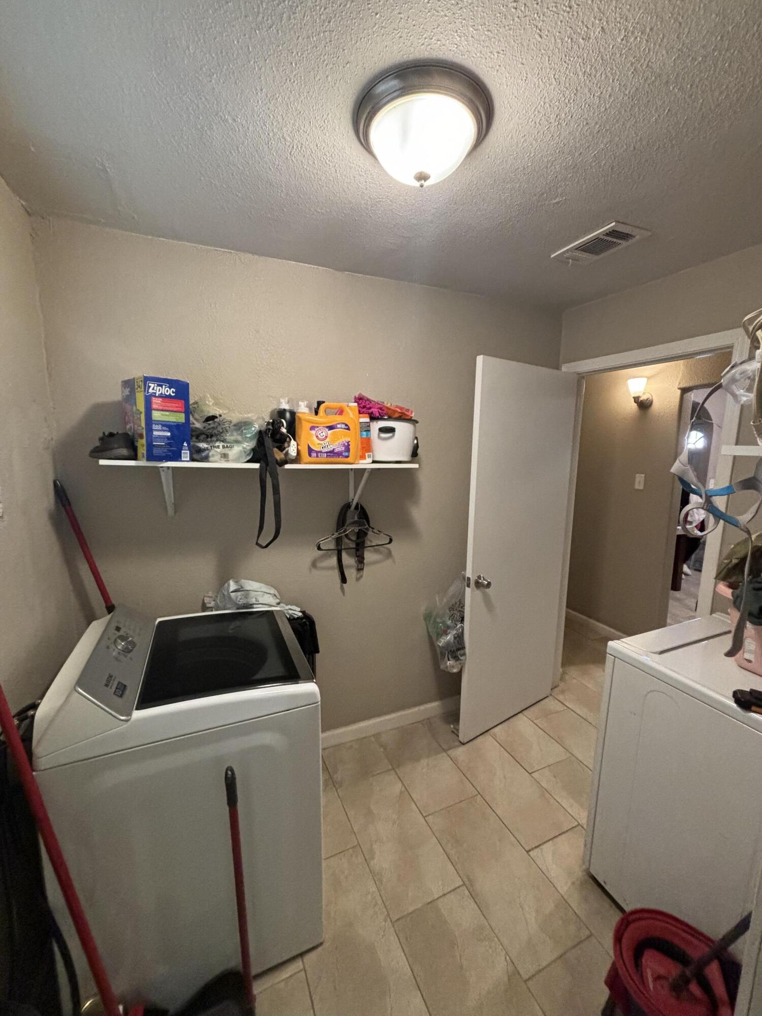 148 Walnut St, Hanford, CA 93230