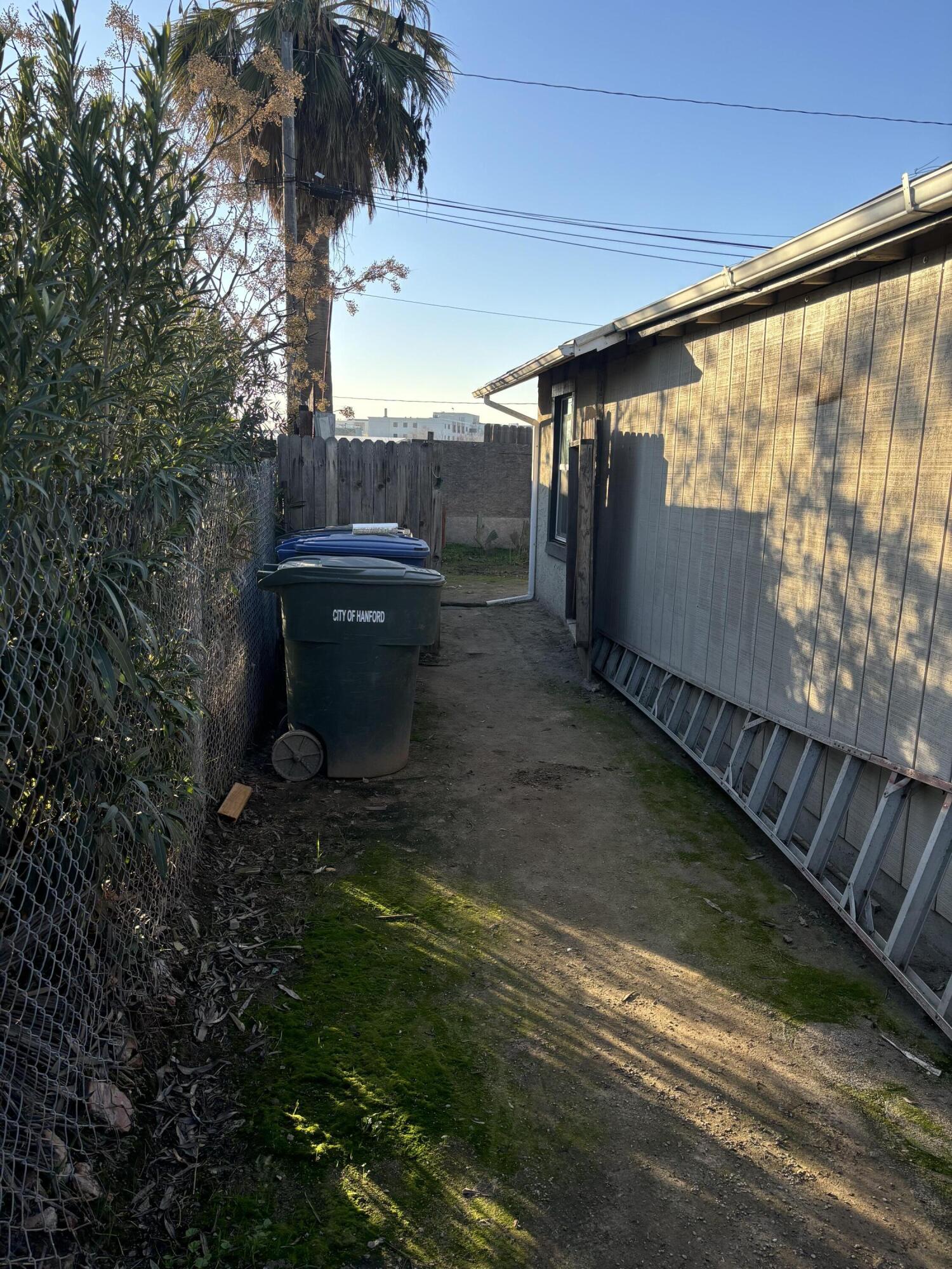 148 Walnut St, Hanford, CA 93230