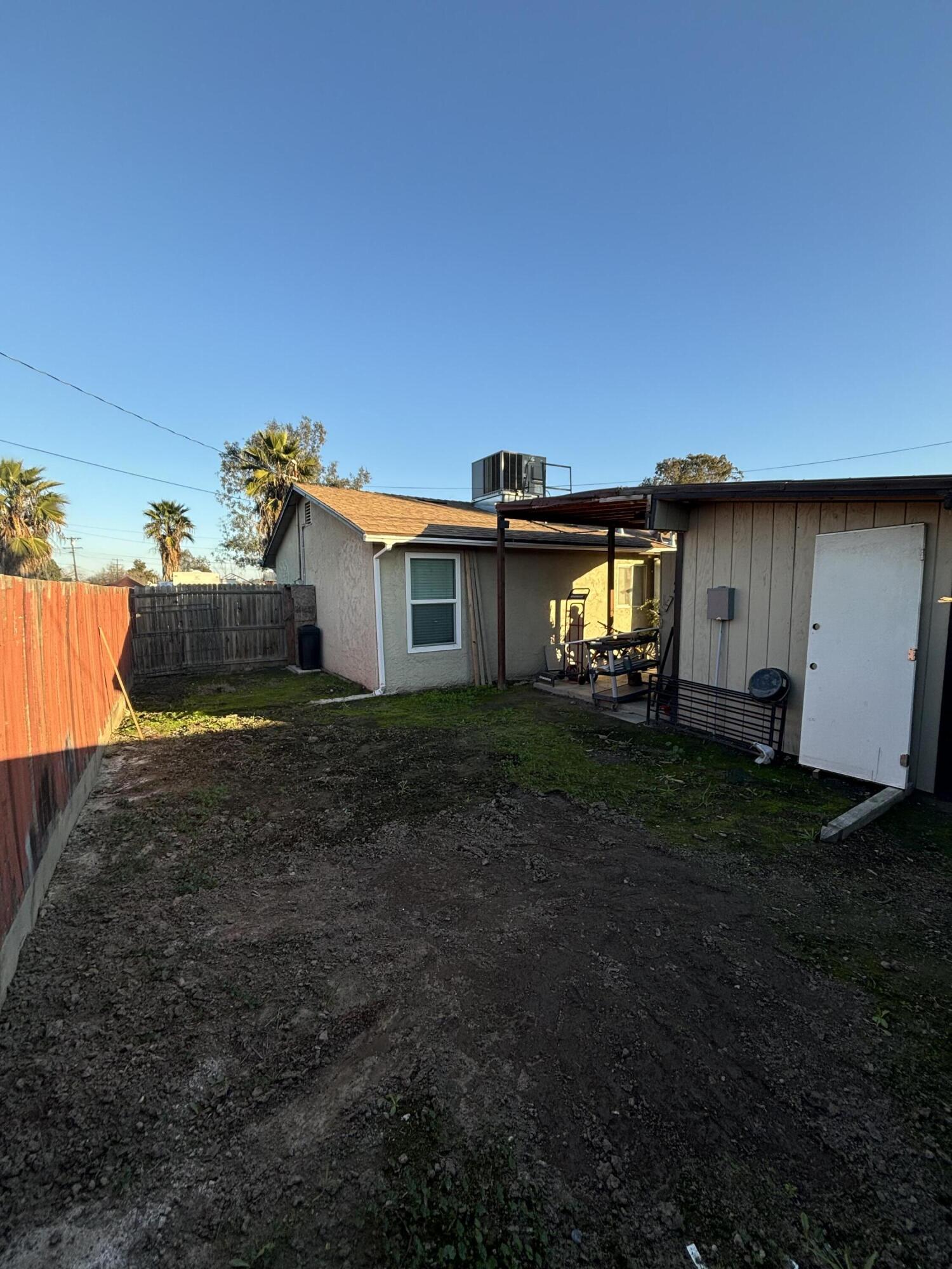 148 Walnut St, Hanford, CA 93230