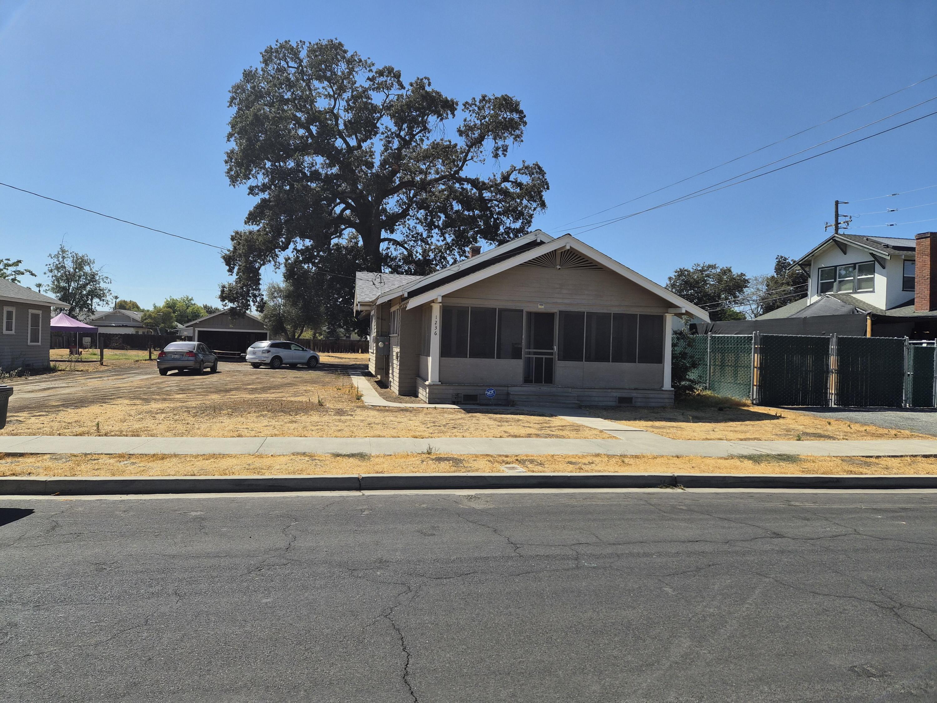 1236 N Brown St, Hanford, CA 93230