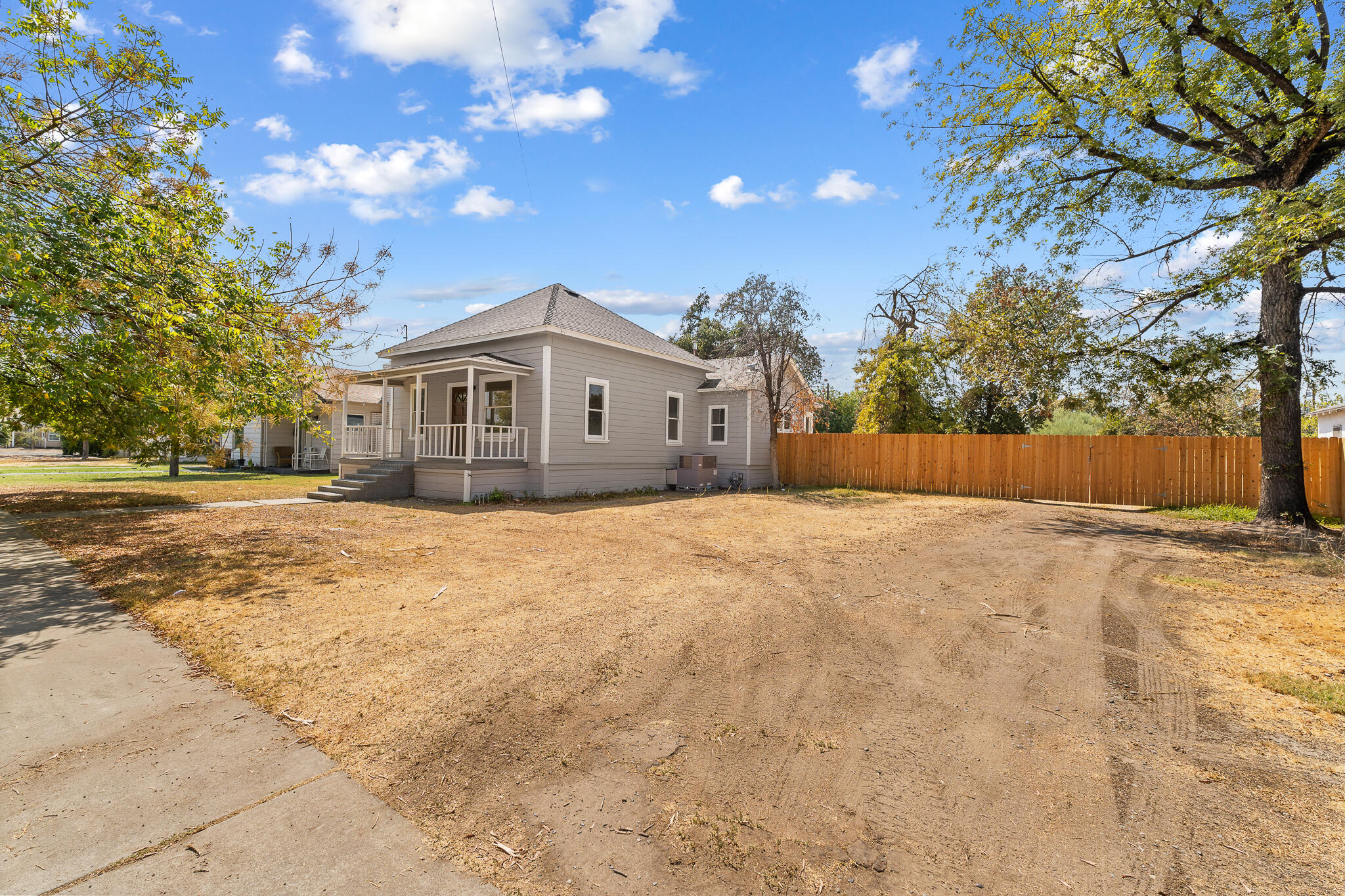 1328 N Redington St, Hanford, CA 93230