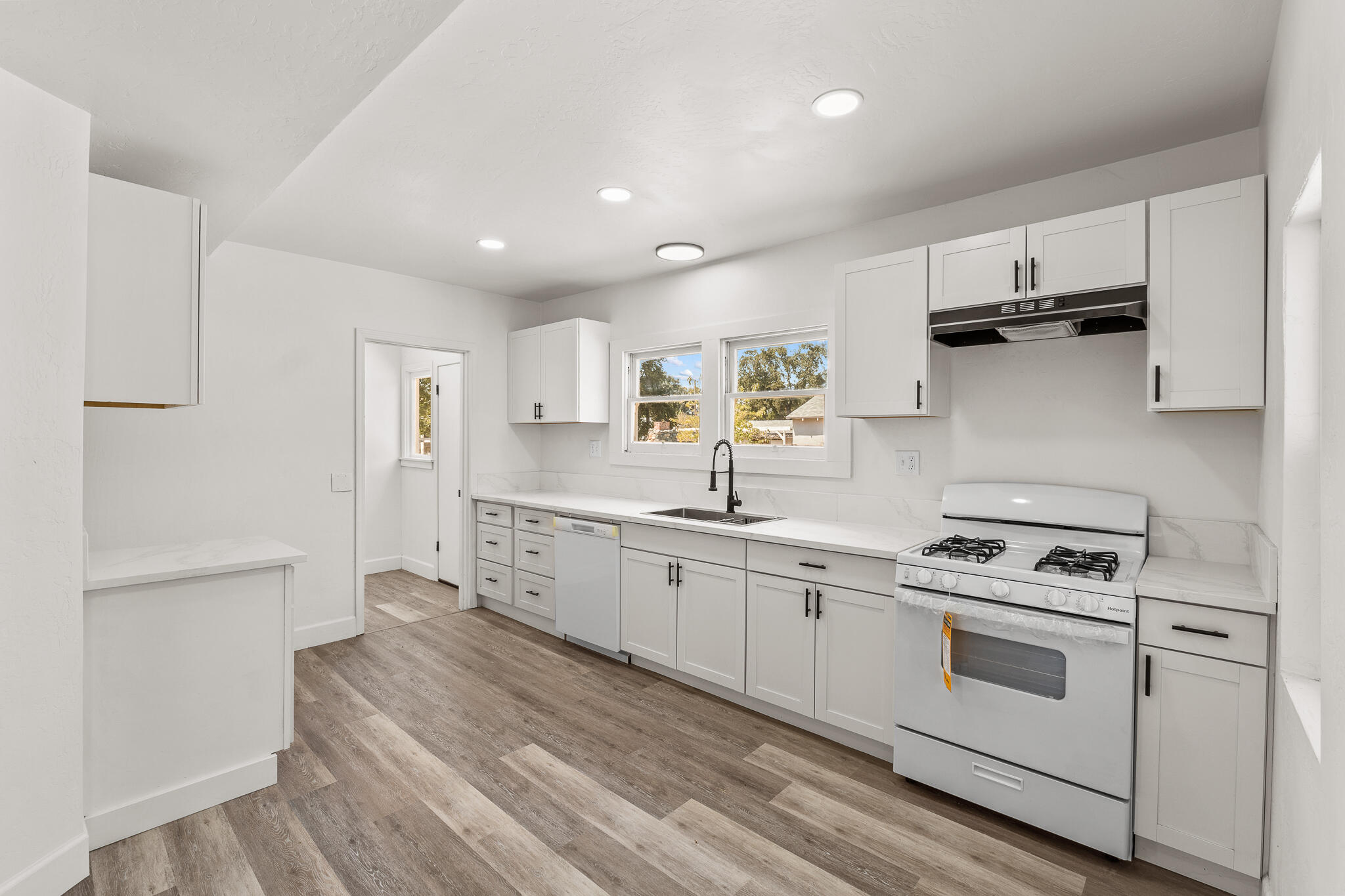 1328 N Redington St, Hanford, CA 93230