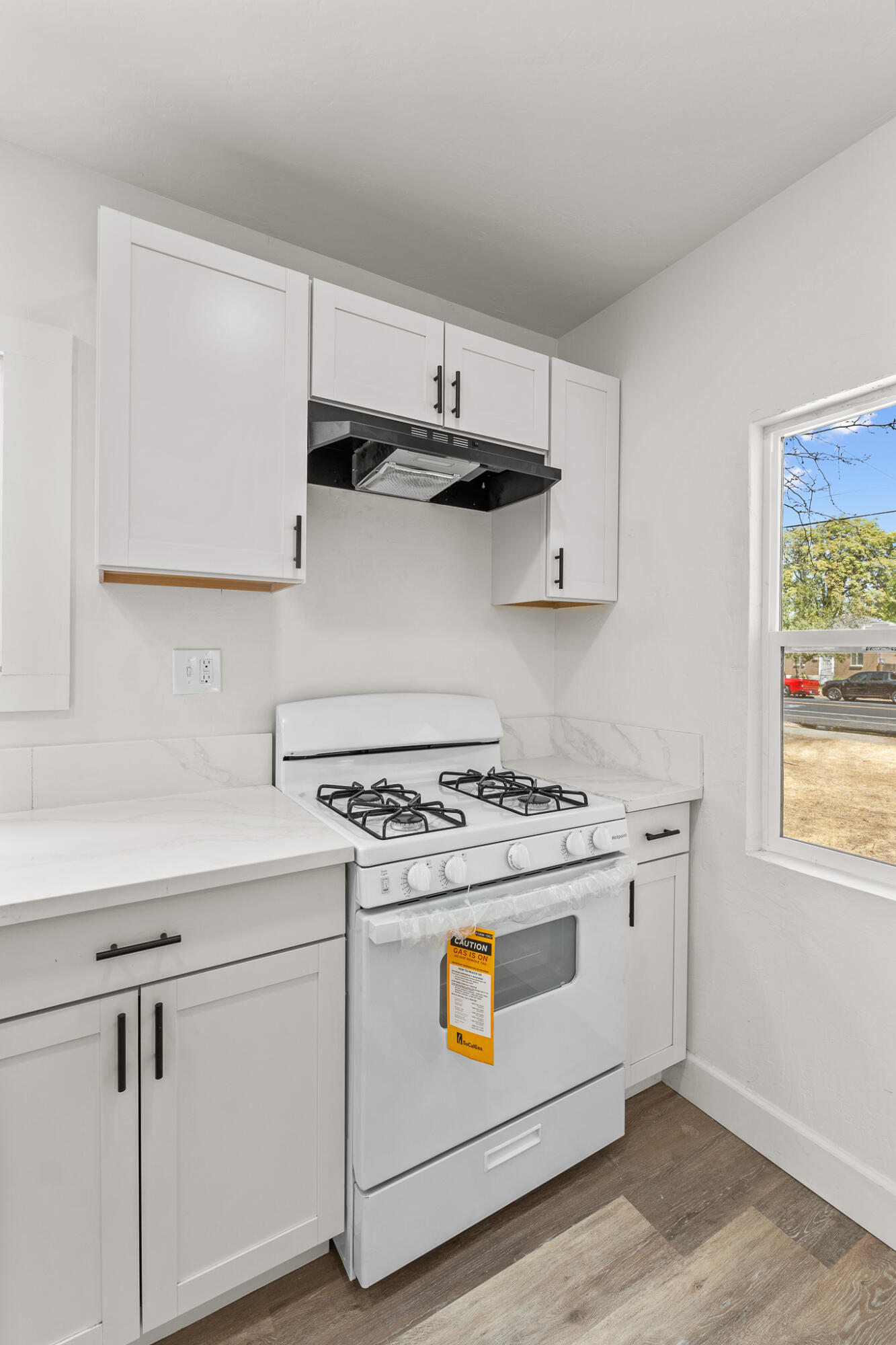 1328 N Redington St, Hanford, CA 93230