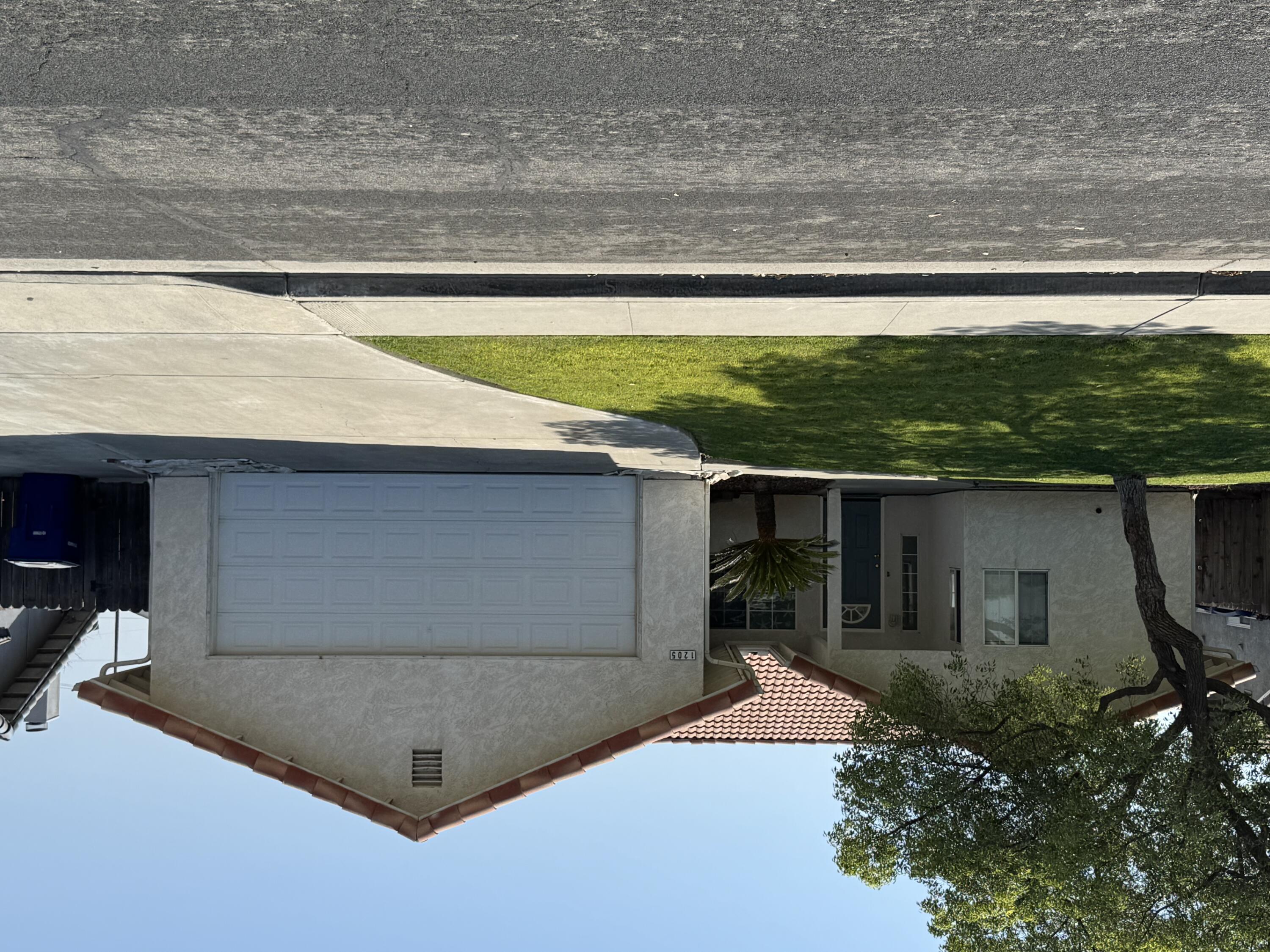 1205 Hawthorn St, Hanford, CA 93230