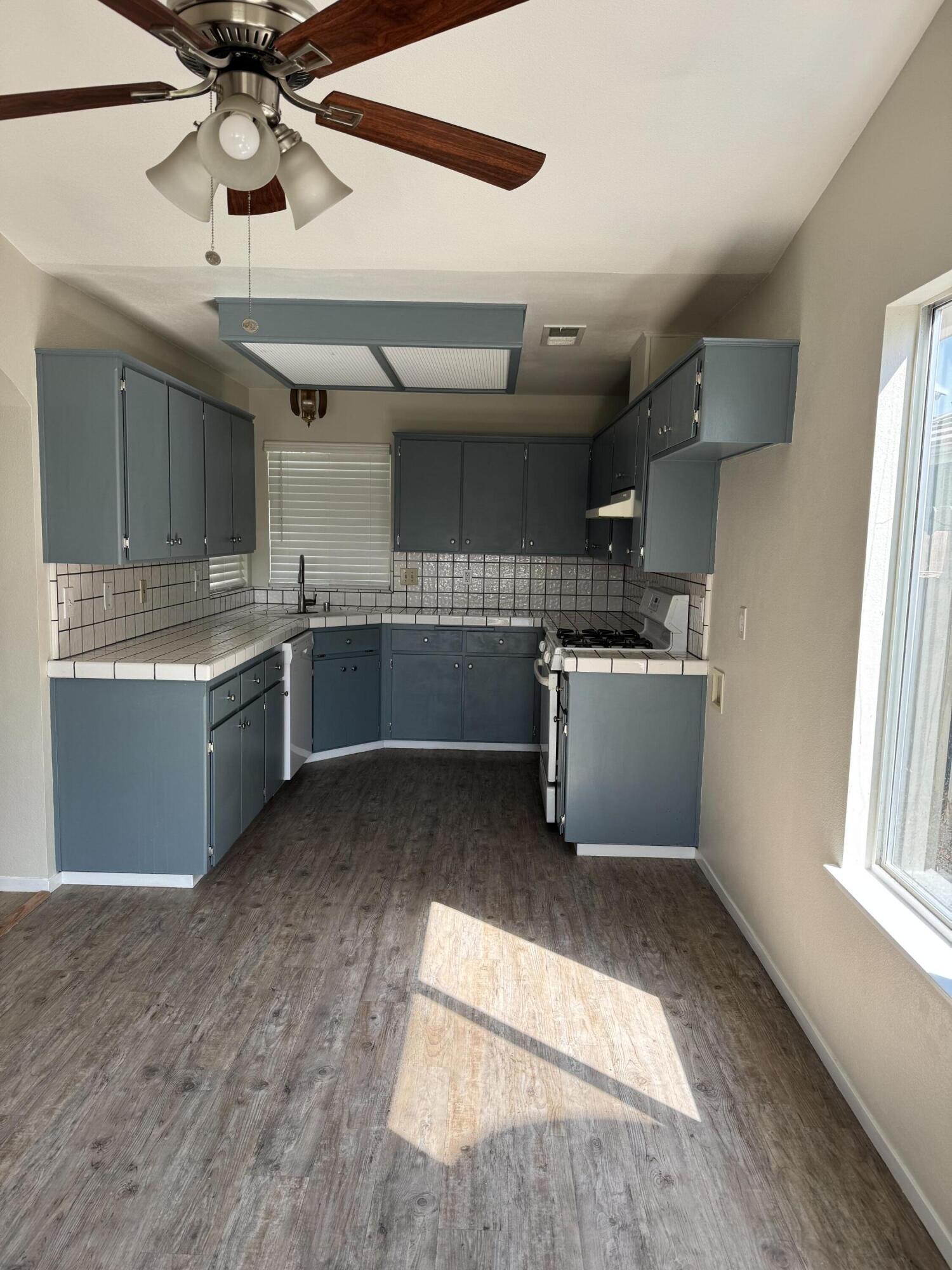 1205 Hawthorn St, Hanford, CA 93230