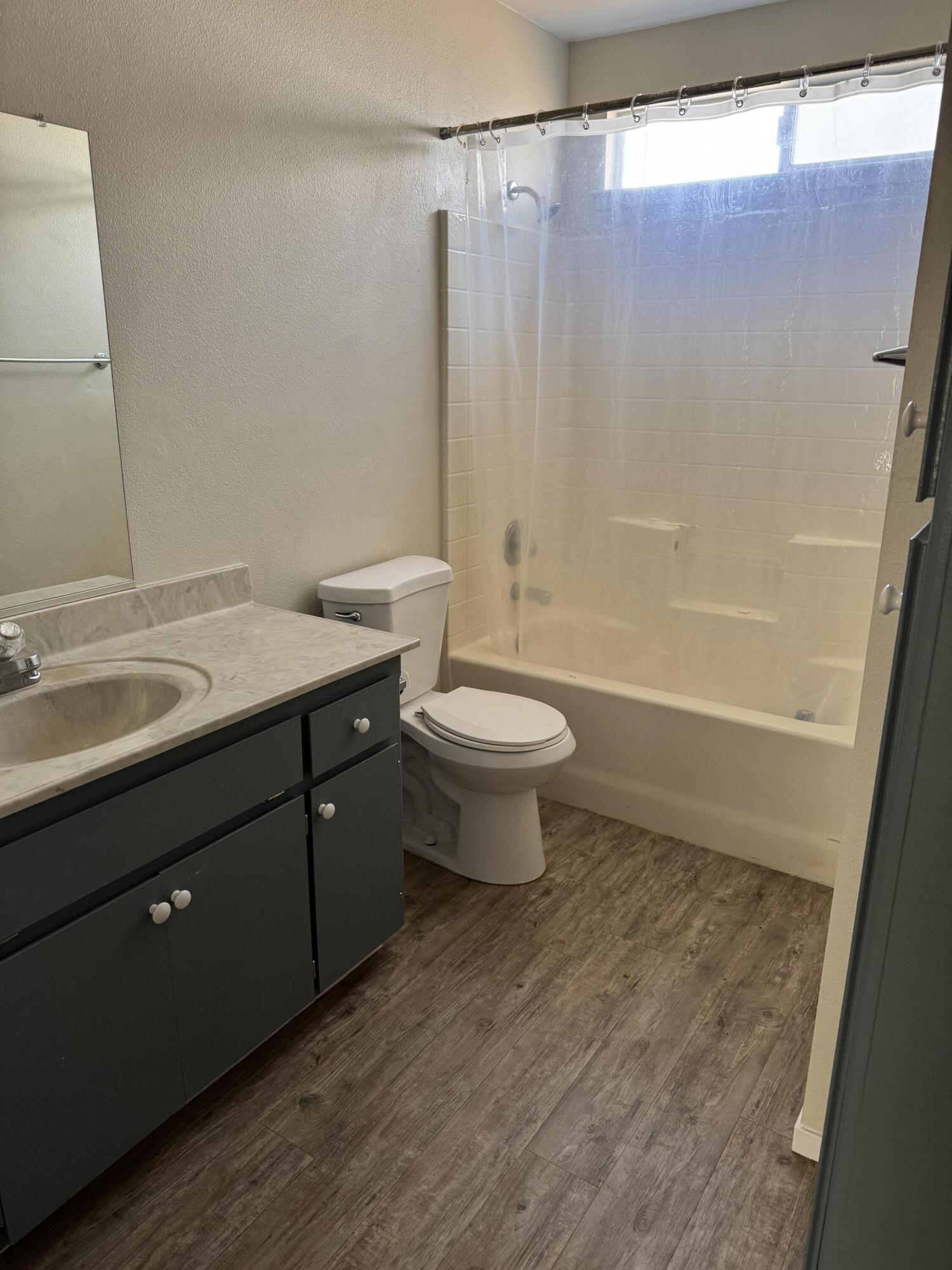 1205 Hawthorn St, Hanford, CA 93230