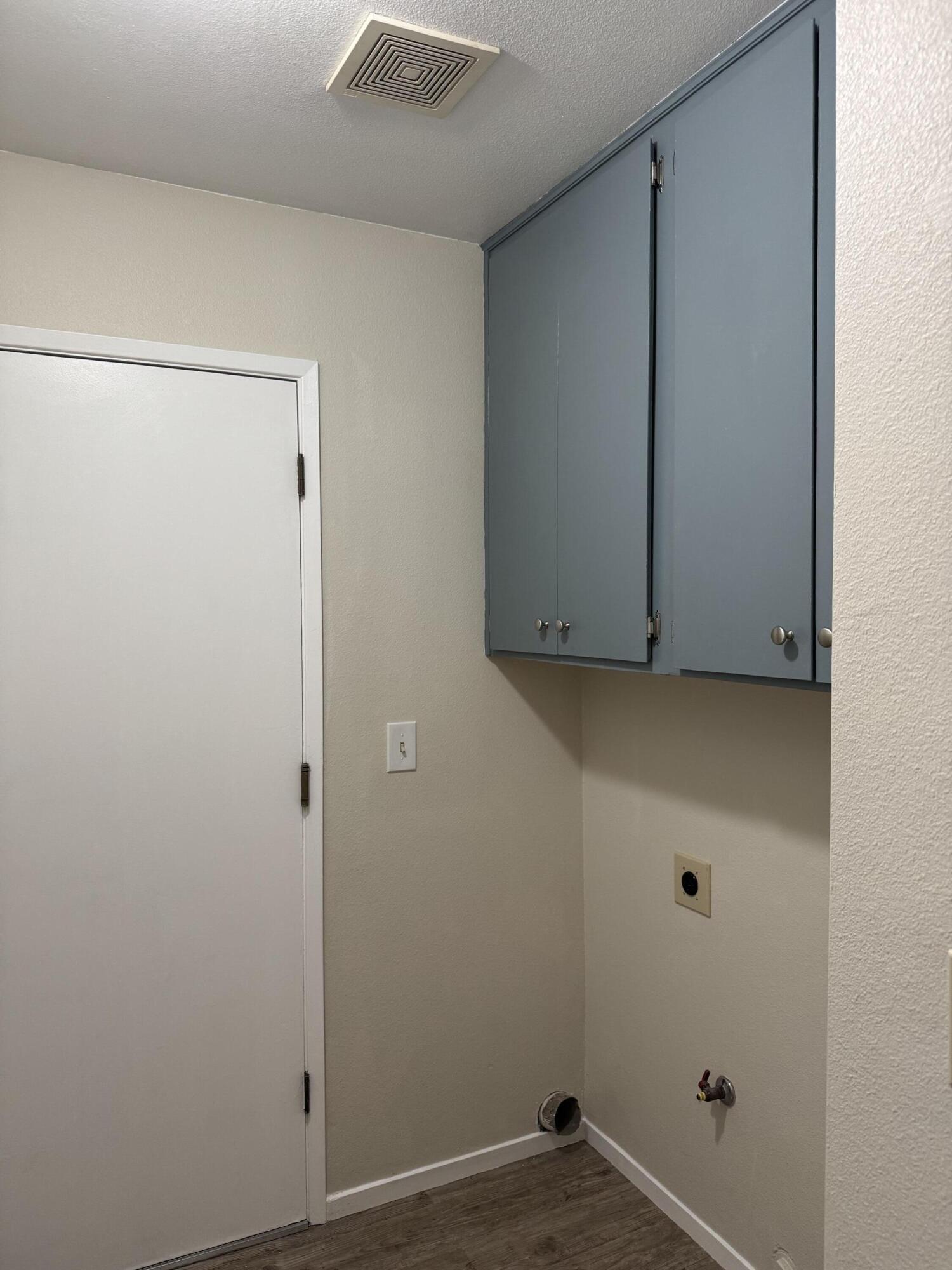 1205 Hawthorn St, Hanford, CA 93230