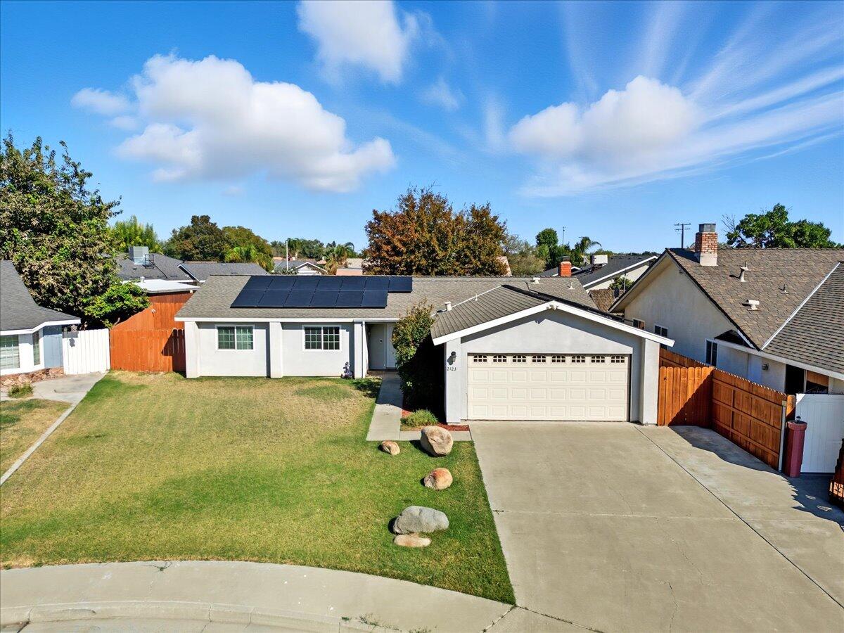 2123 Cottonwood Ct, Hanford, CA 93230