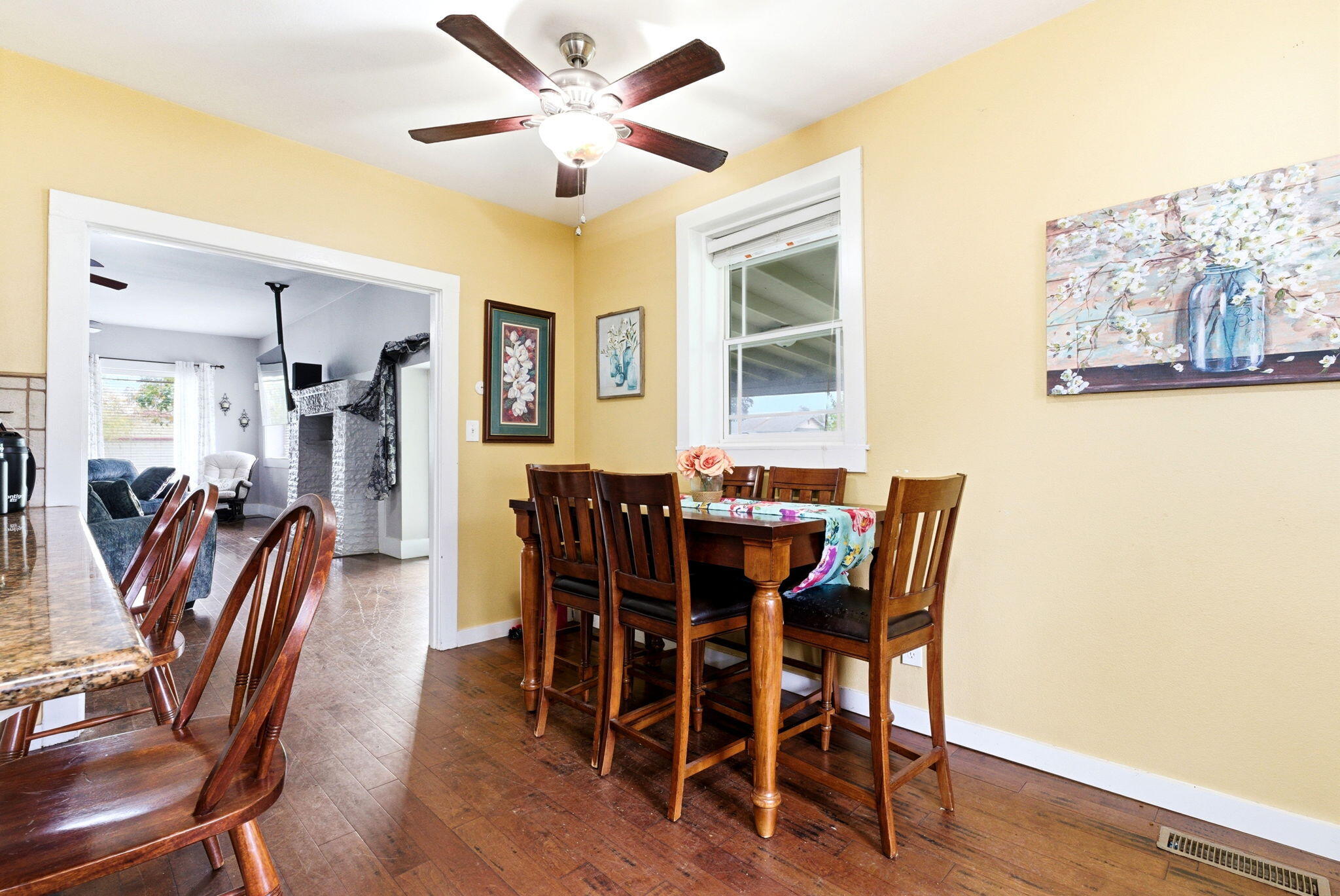 1250 N Harris St, Hanford, CA 93230